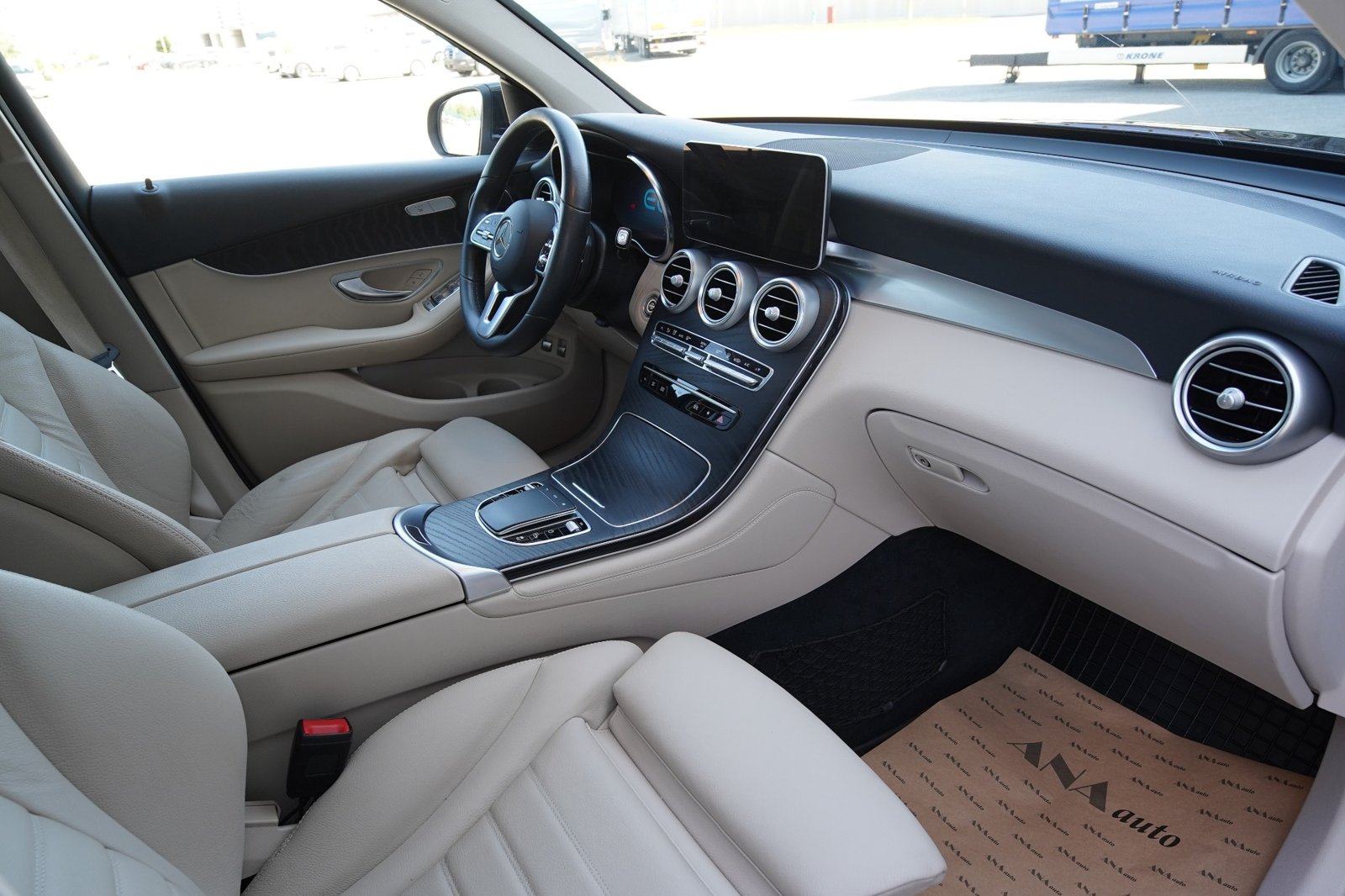 Mercedes-Benz GLC 300 E#SERVISNA#JAMSTVO##LEASING BEZ UČEŠĆA#, fotografija 10