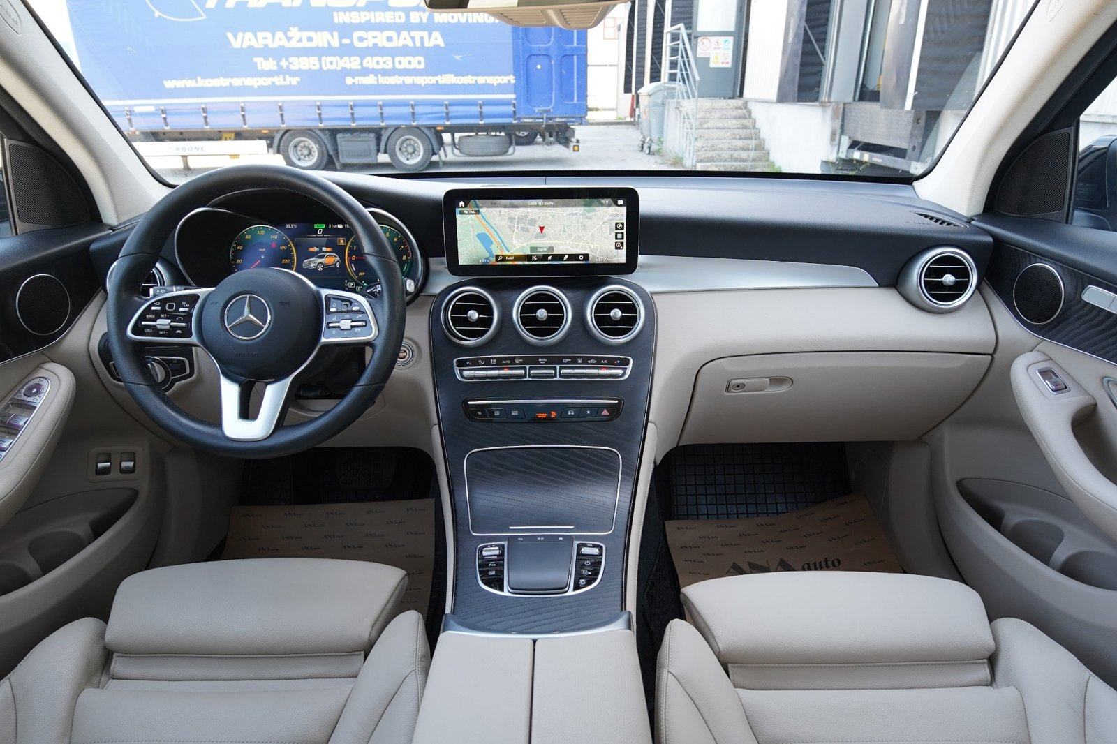 Mercedes-Benz GLC 300 E#SERVISNA#JAMSTVO##LEASING BEZ UČEŠĆA#, fotografija 19