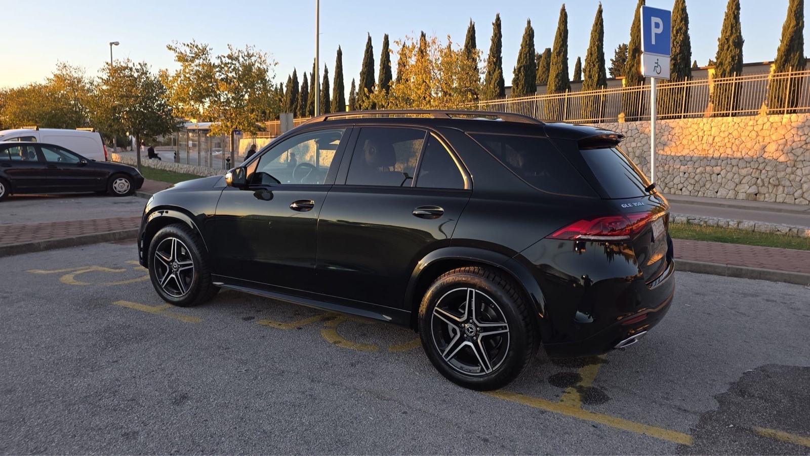 Mercedes-Benz GLE 350 d 4M AMG /Zračni ovjes/Panorama/360/Night/, fotografija 14
