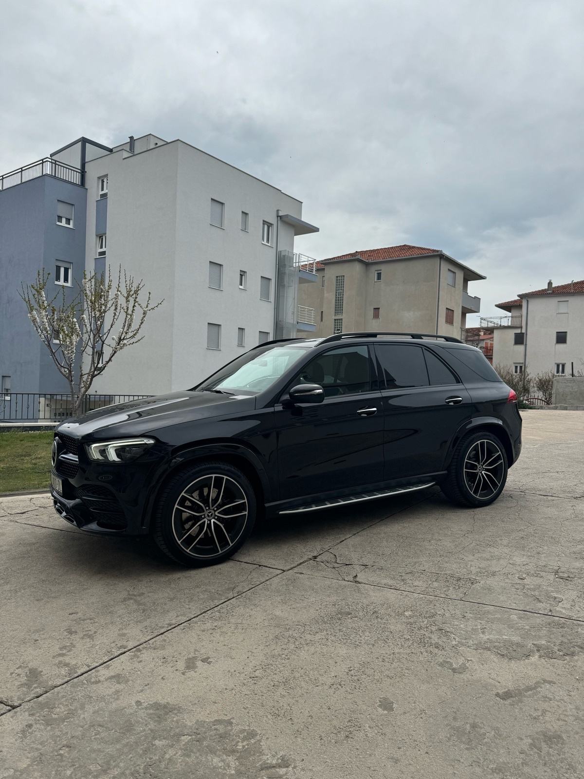 Mercedes-Benz GLE 400d , AMG paket, pogled izvana - slika 2