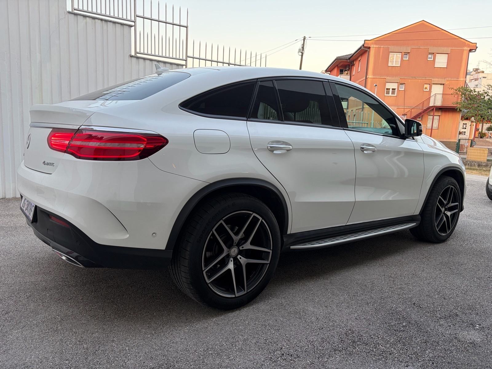 Mercedes-Benz GLE Coupe 350d 4MATIC / AMG Line / Prvi vlasnik, fotografija 4