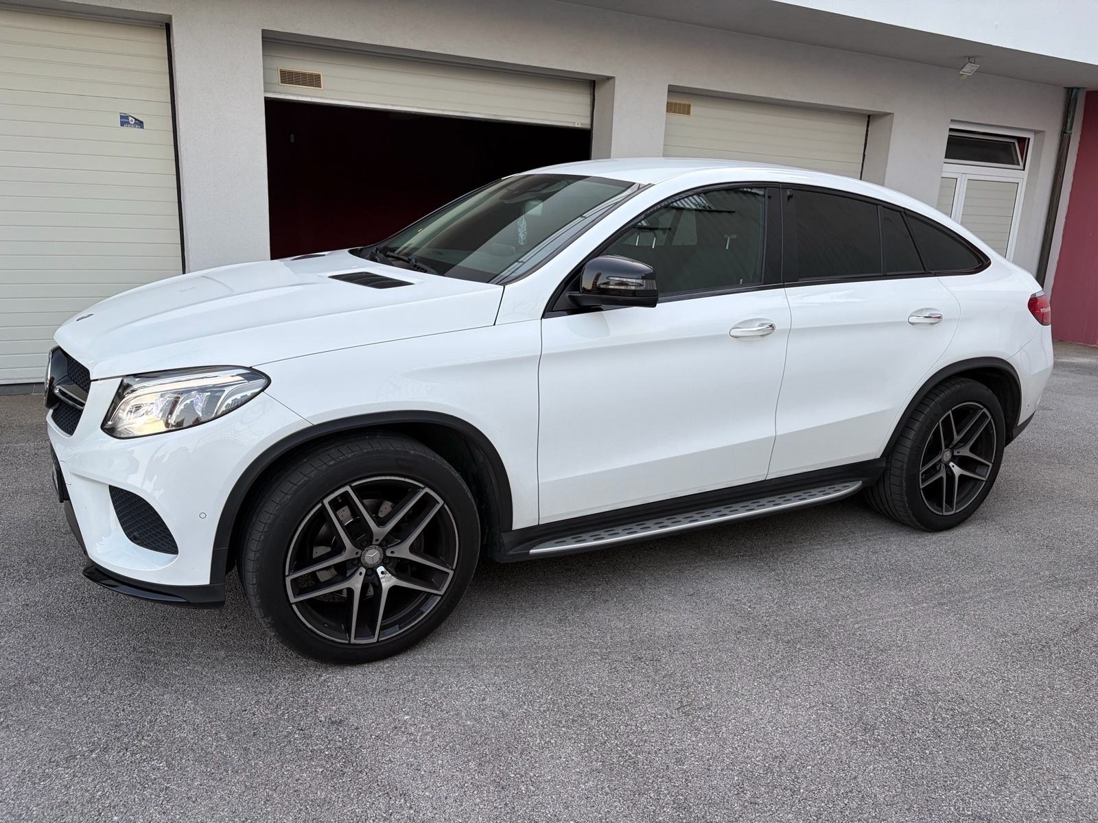 Mercedes-Benz GLE Coupe 350d 4MATIC / AMG Line / Prvi vlasnik, fotografija 3