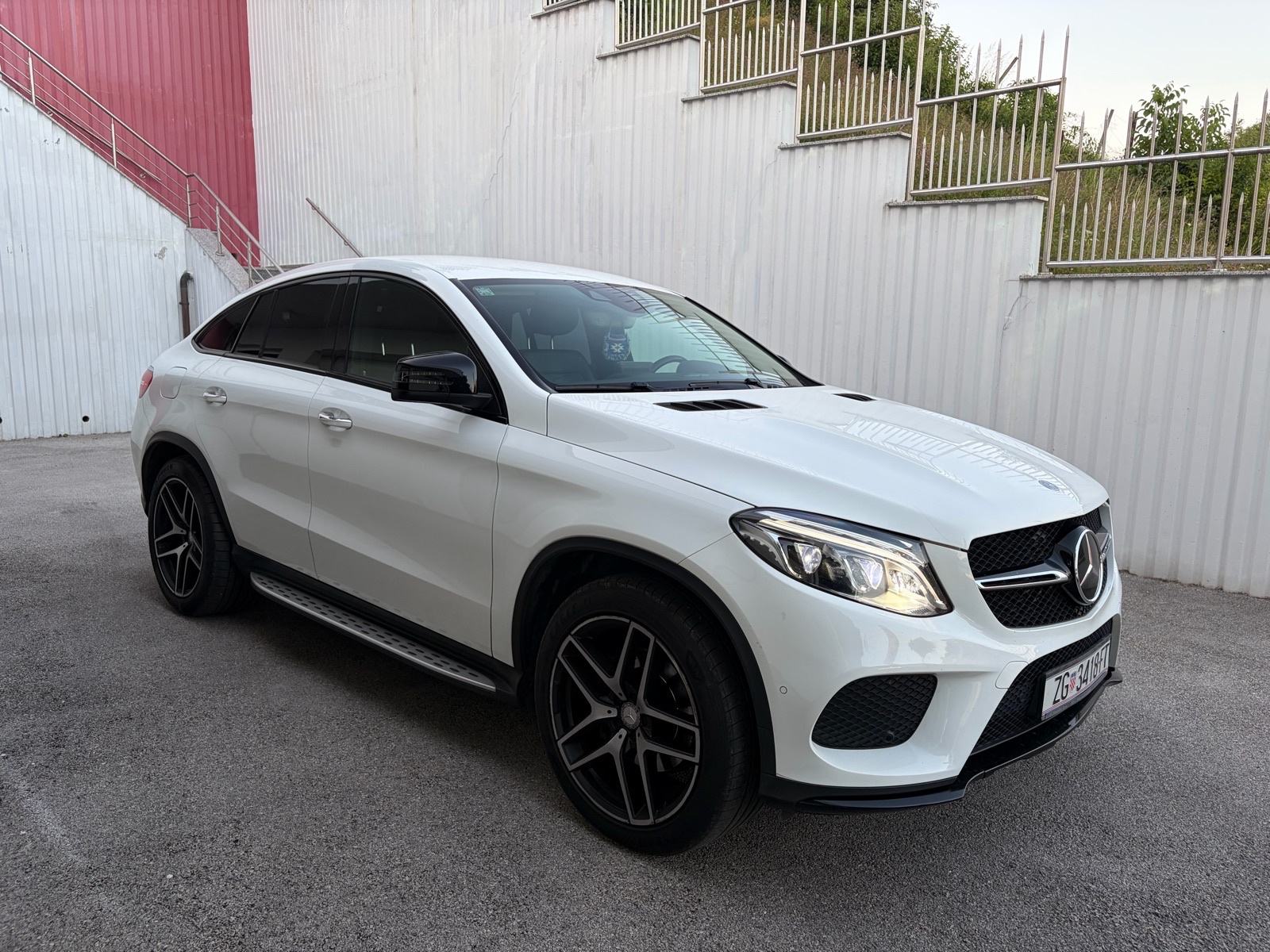 Mercedes-Benz GLE Coupe 350d 4MATIC / AMG Line / Prvi vlasnik, fotografija 2
