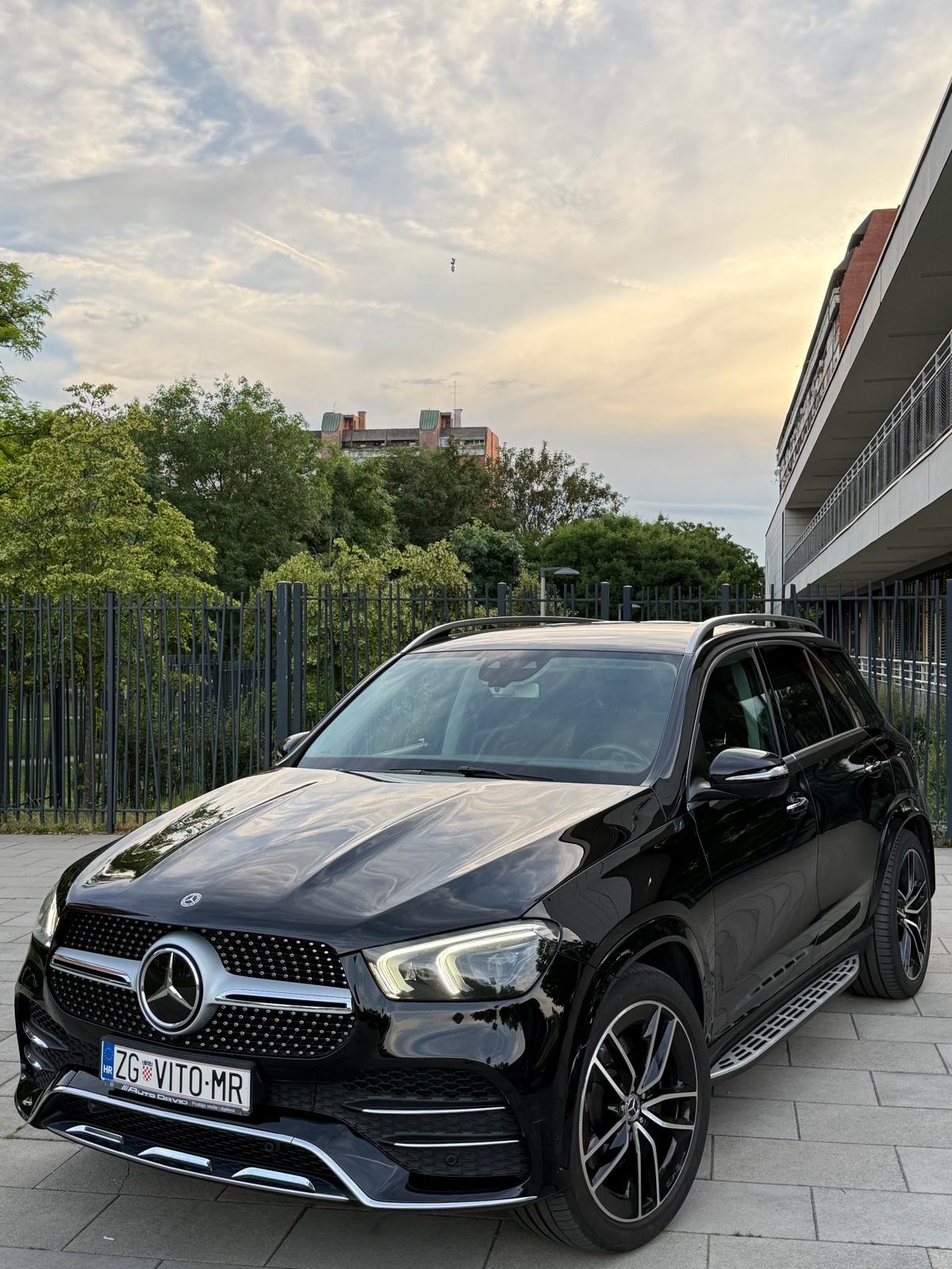 Mercedes-Benz GLE350d 4MATIC 2XAMG 2019.,MULTIBEAN,BURMESTER,AMBI., fotografija 4