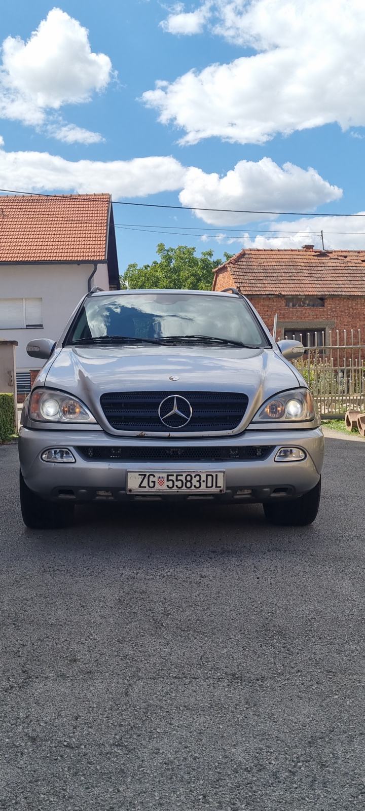 Mercedes-Benz ML 270cdi sa 7 sjedala ručni mjenjač, pogled izvana - slika 1