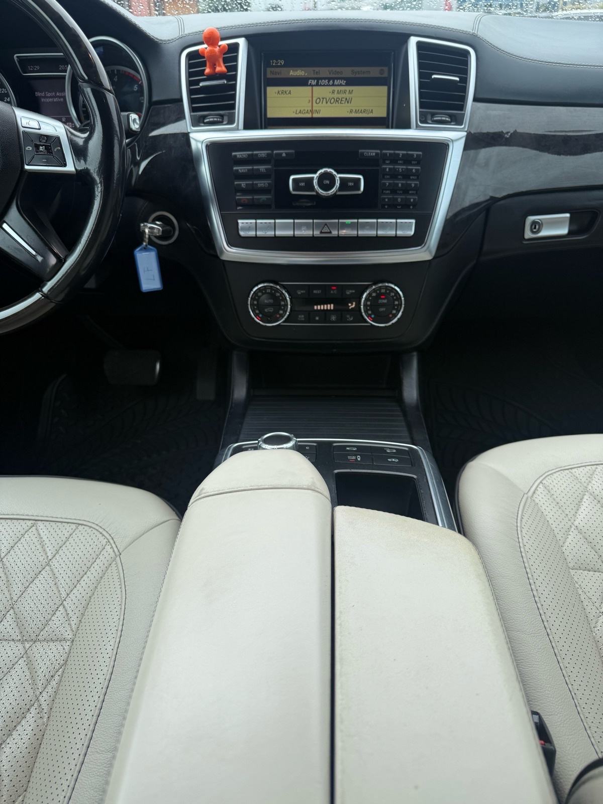 Mercedes-Benz ML 350 CDI*4 Matic*PANOR*NAVIG*R.KAMERA* automatik, fotografija 16
