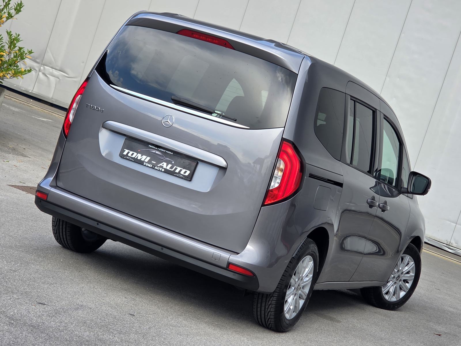 Mercedes-Benz T-klasa 180 D automatik,PROGRESSIVE,LED,NAVI,ALCANTARA, pogled izvana - slika 5