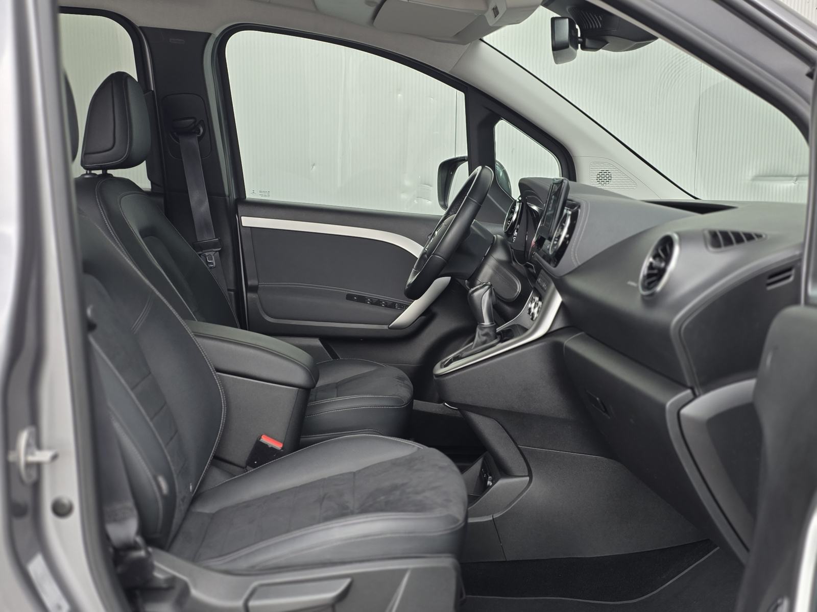 Mercedes-Benz T-klasa 180 D automatik,PROGRESSIVE,LED,NAVI,ALCANTARA, fotografija 18