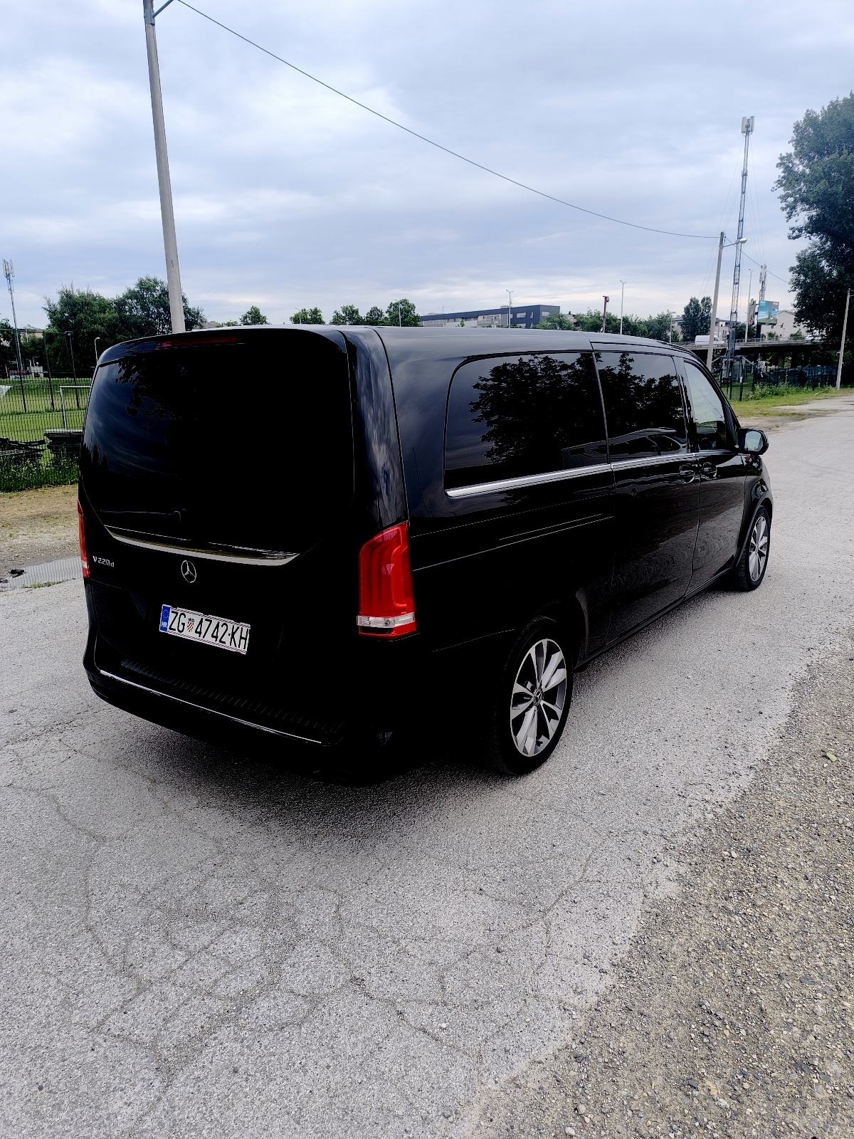Mercedes-Benz V-klasa 220 d 2023, fotografija 3