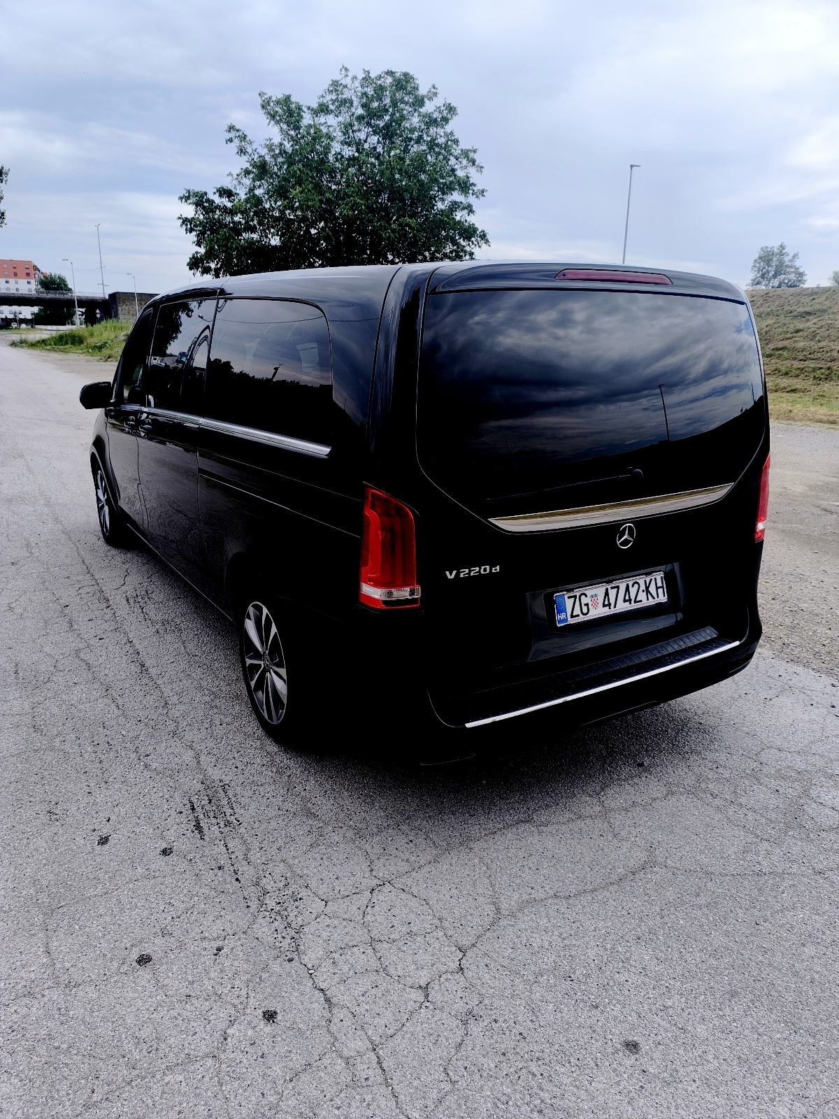 Mercedes-Benz V-klasa 220 d 2023, fotografija 4