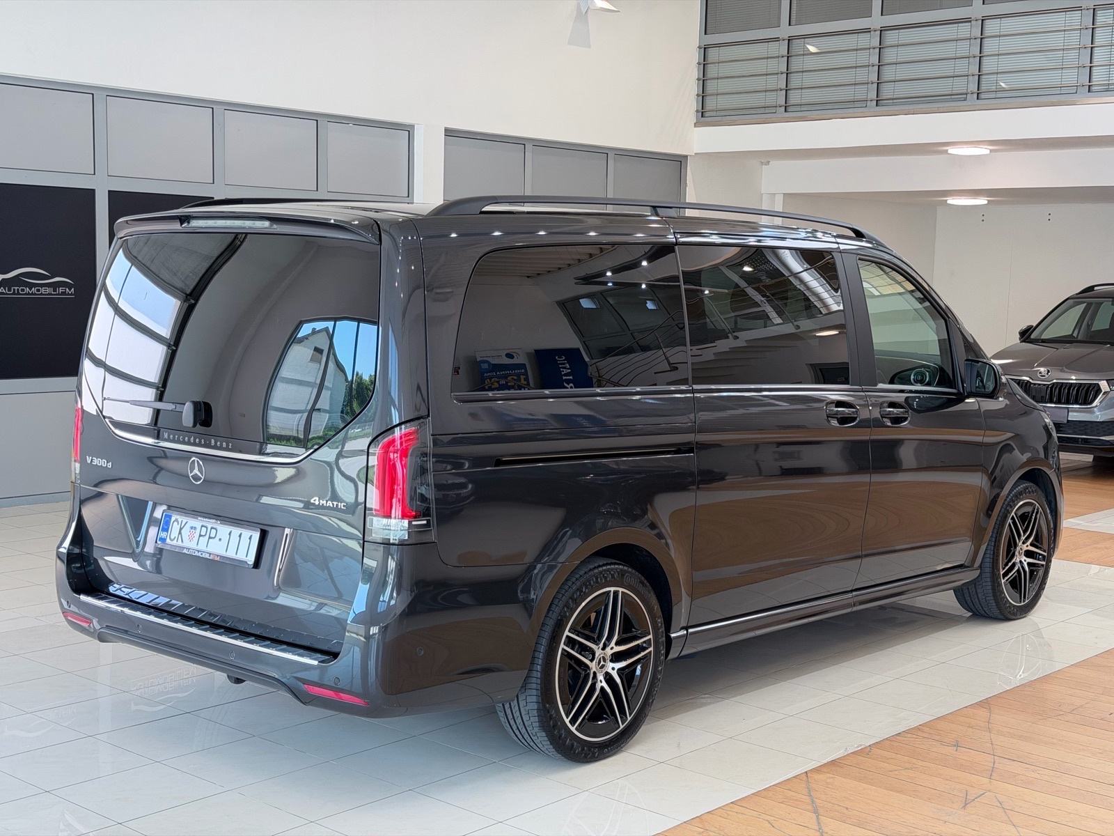 Mercedes-Benz V-klasa 300d | 4 MATIC | AMG LINE | AVANTGARDE | PANO, fotografija 9