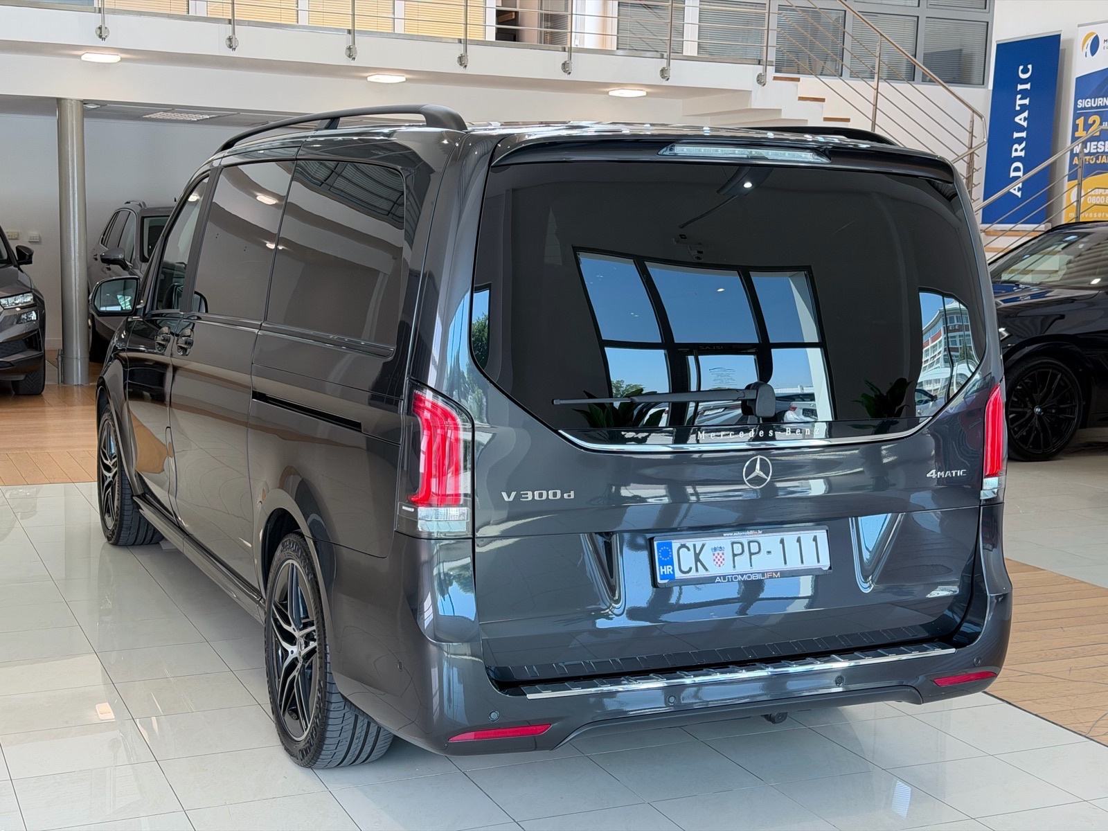 Mercedes-Benz V-klasa 300d | 4 MATIC | AMG LINE | AVANTGARDE | PANO, fotografija 6