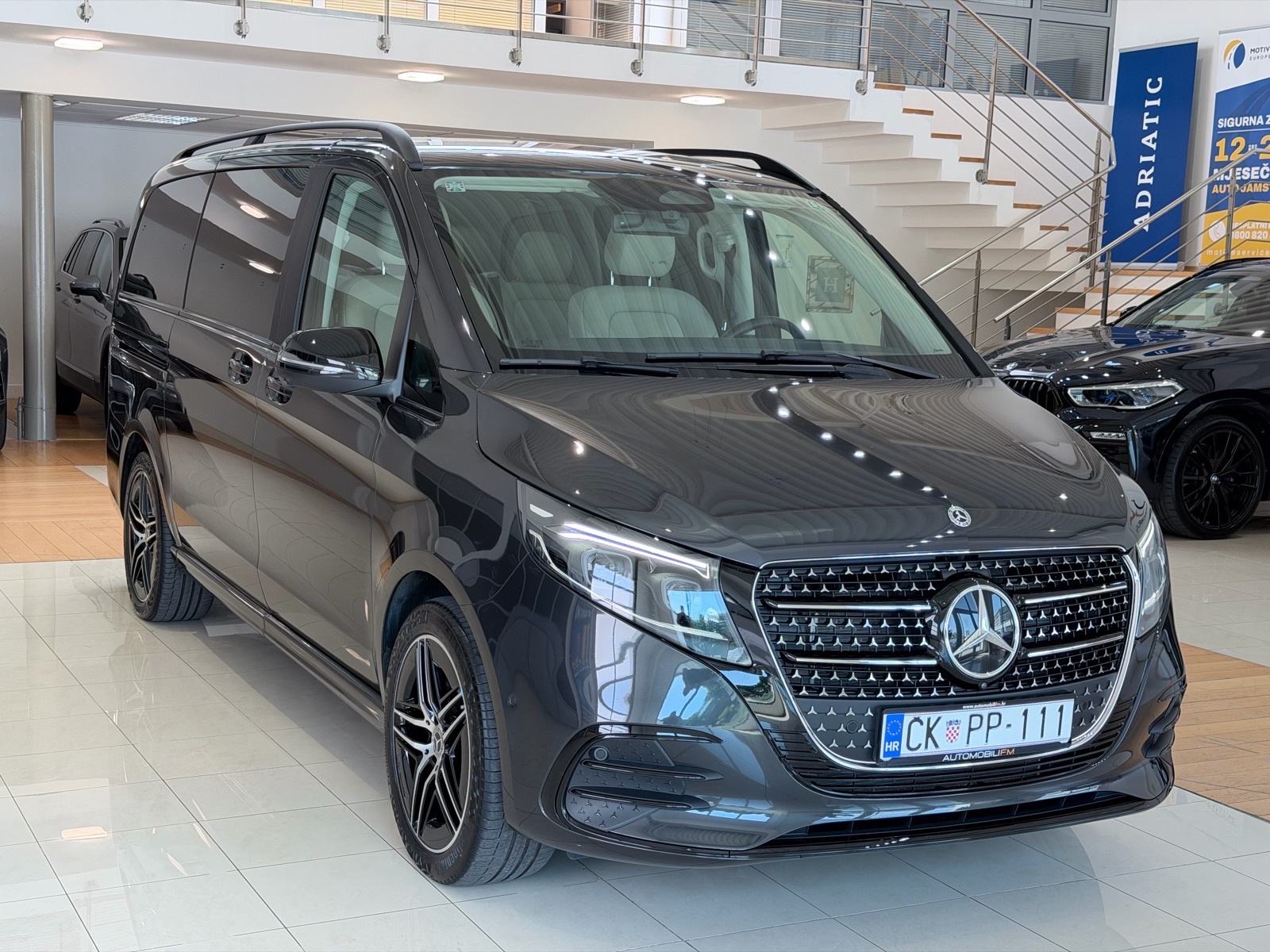 Mercedes-Benz V-klasa 300d | 4 MATIC | AMG LINE | AVANTGARDE | PANO, fotografija 12