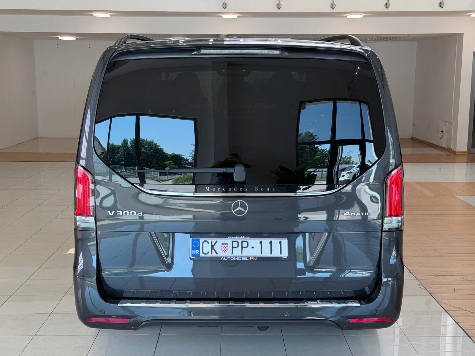 Mercedes-Benz V-klasa 300d | 4 MATIC | AMG LINE | AVANTGARDE | PANO, fotografija 7