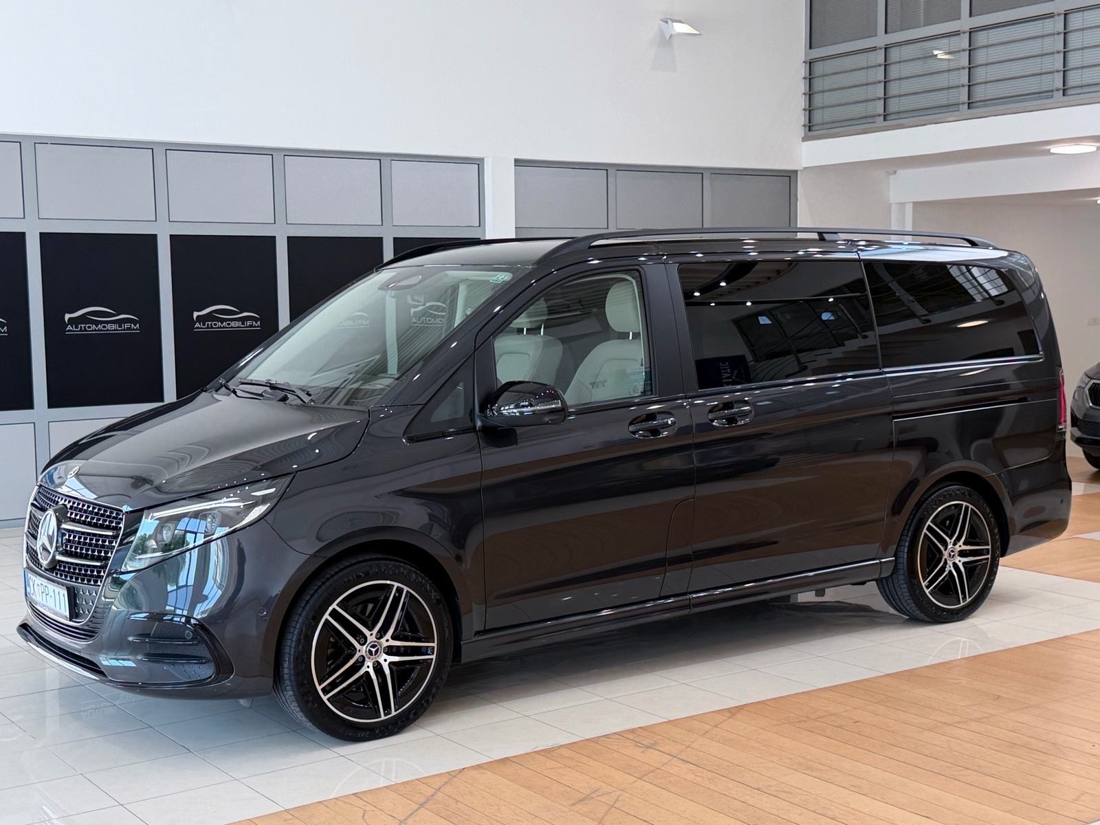 Mercedes-Benz V-klasa 300d | 4 MATIC | AMG LINE | AVANTGARDE | PANO, fotografija 3