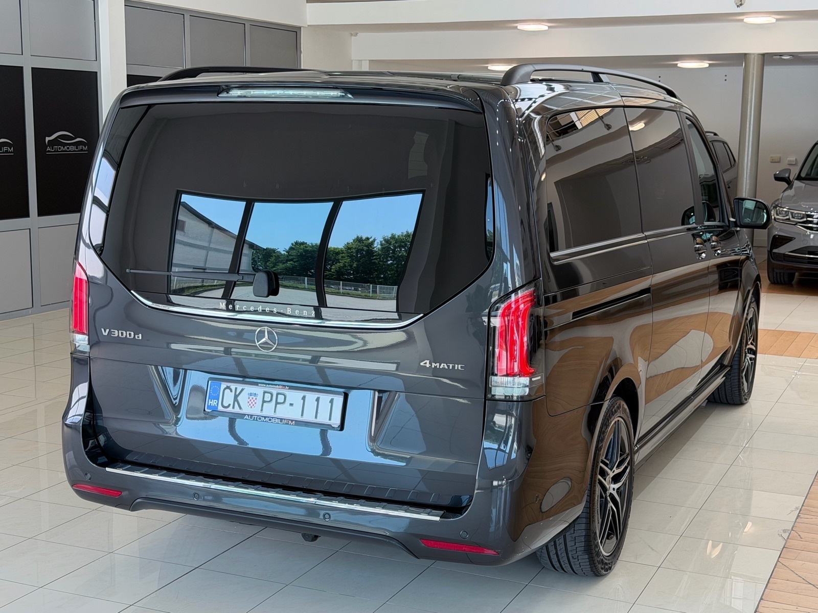 Mercedes-Benz V-klasa 300d | 4 MATIC | AMG LINE | AVANTGARDE | PANO, fotografija 8