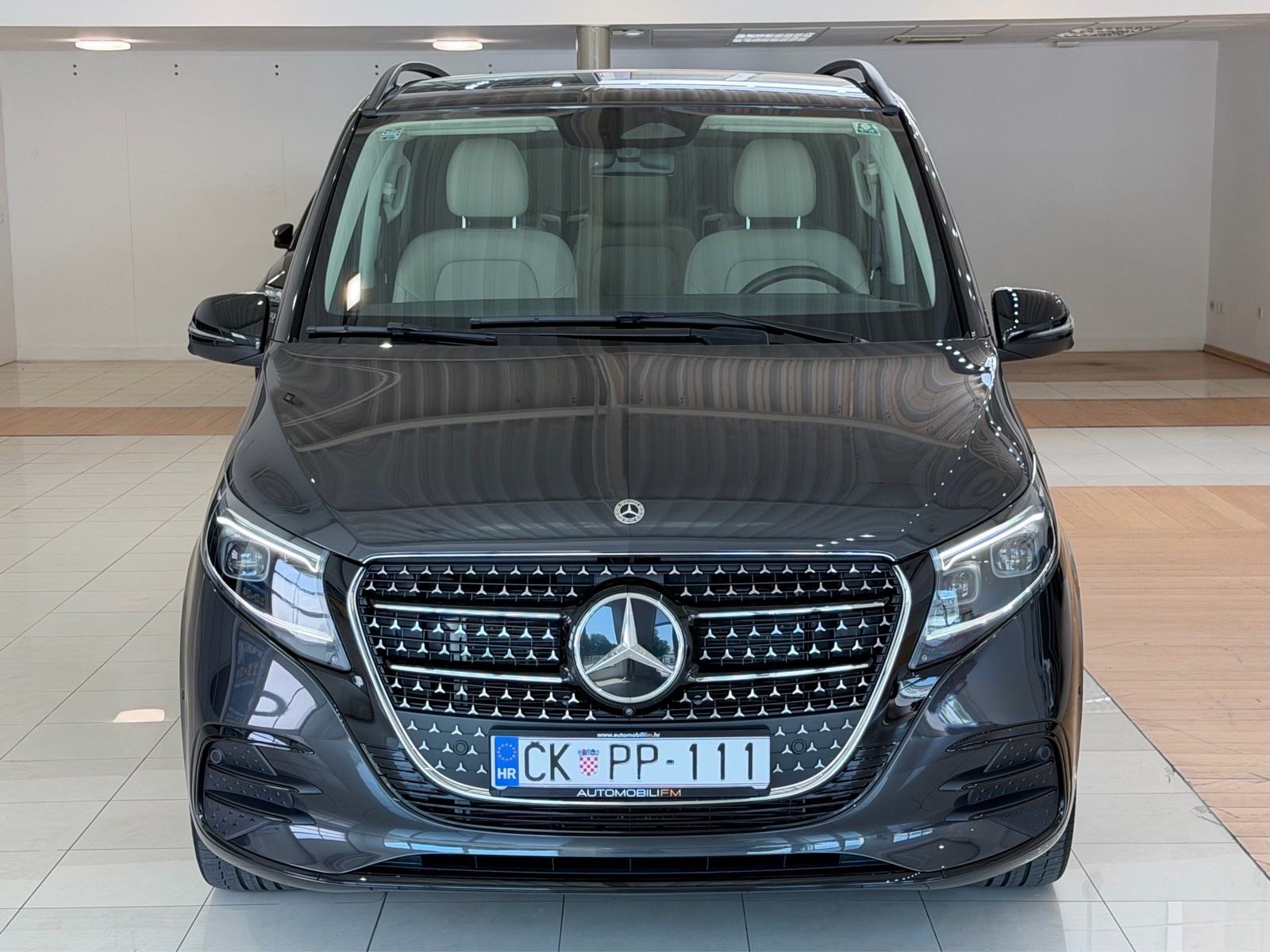 Mercedes-Benz V-klasa 300d | 4 MATIC | AMG LINE | AVANTGARDE | PANO, fotografija 2