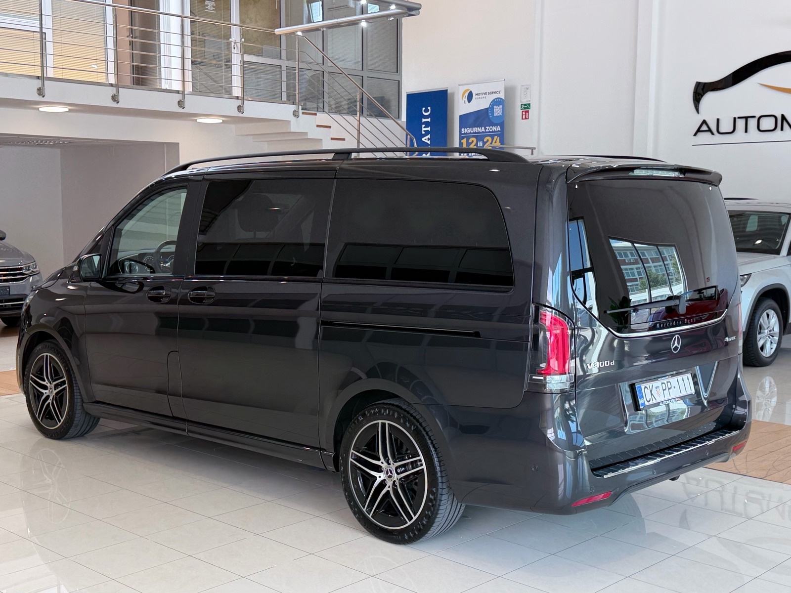 Mercedes-Benz V-klasa 300d | 4 MATIC | AMG LINE | AVANTGARDE | PANO, fotografija 5