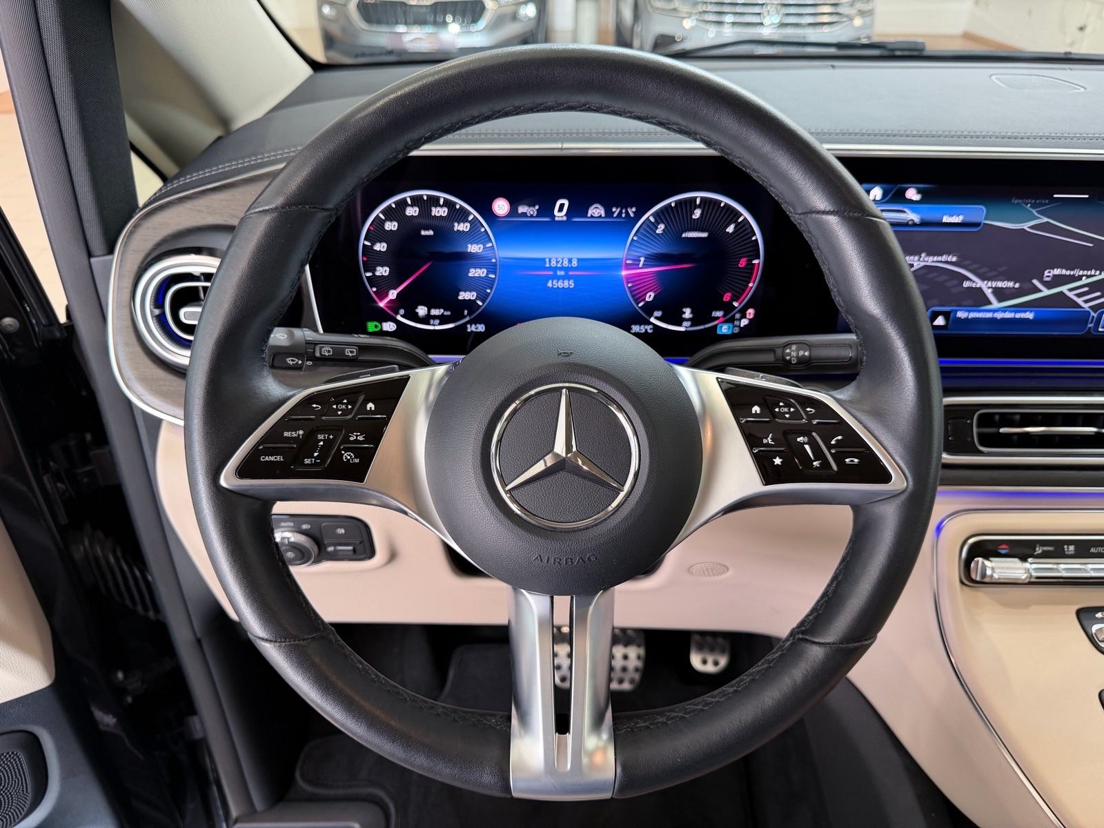 Mercedes-Benz V-klasa 300d | 4 MATIC | AMG LINE | AVANTGARDE | PANO, fotografija 16