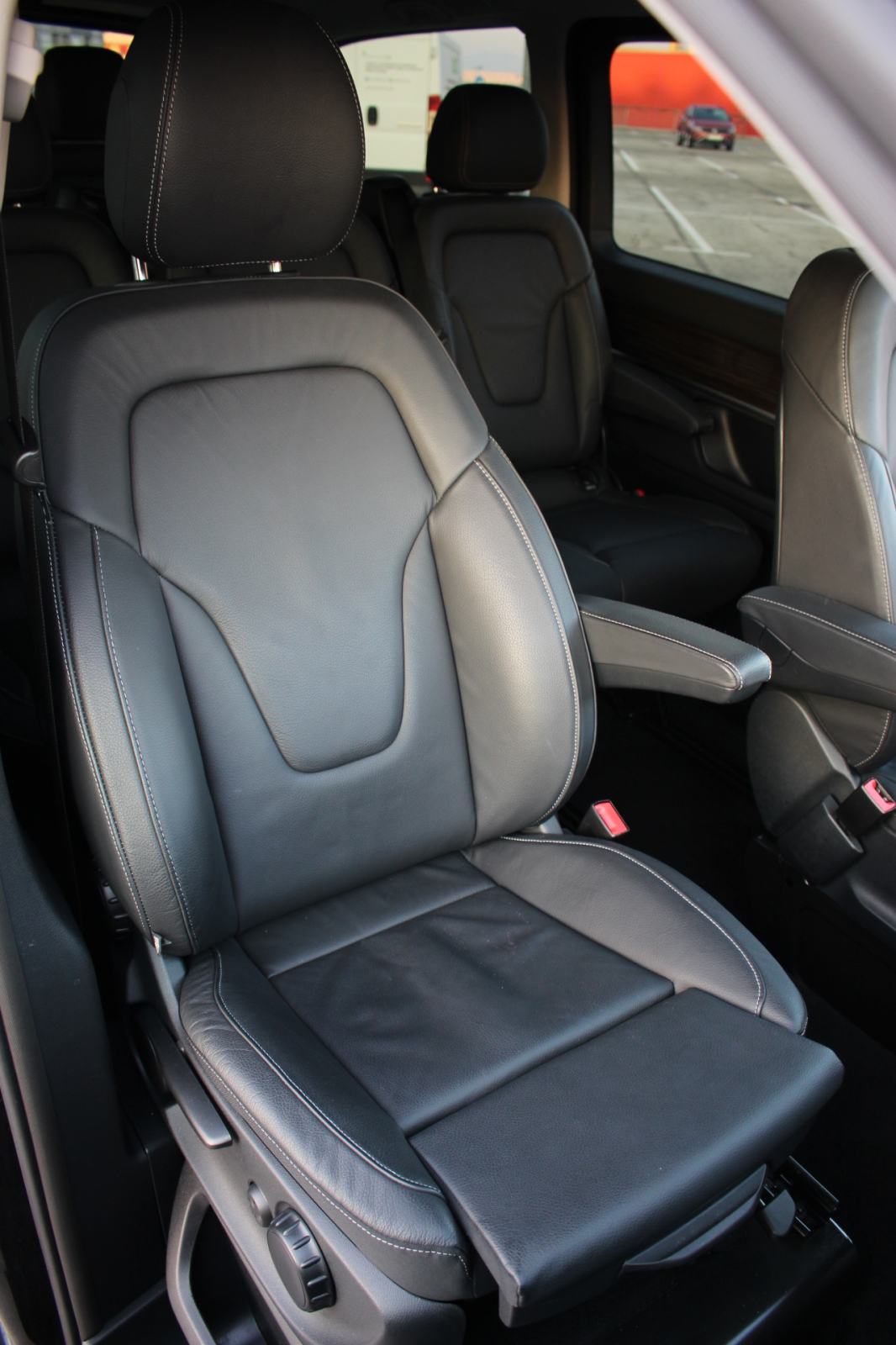 Mercedes Benz V300d Long•Avantgarde•Airmatic•Kamere 360•El.vrata•8 sje, fotografija 18
