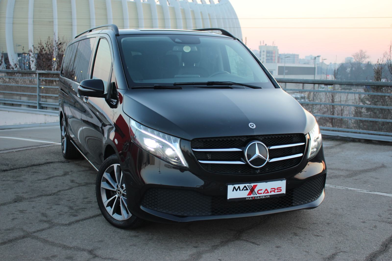 Mercedes Benz V300d Long•Avantgarde•Airmatic•Kamere 360•El.vrata•8 sje, fotografija 15