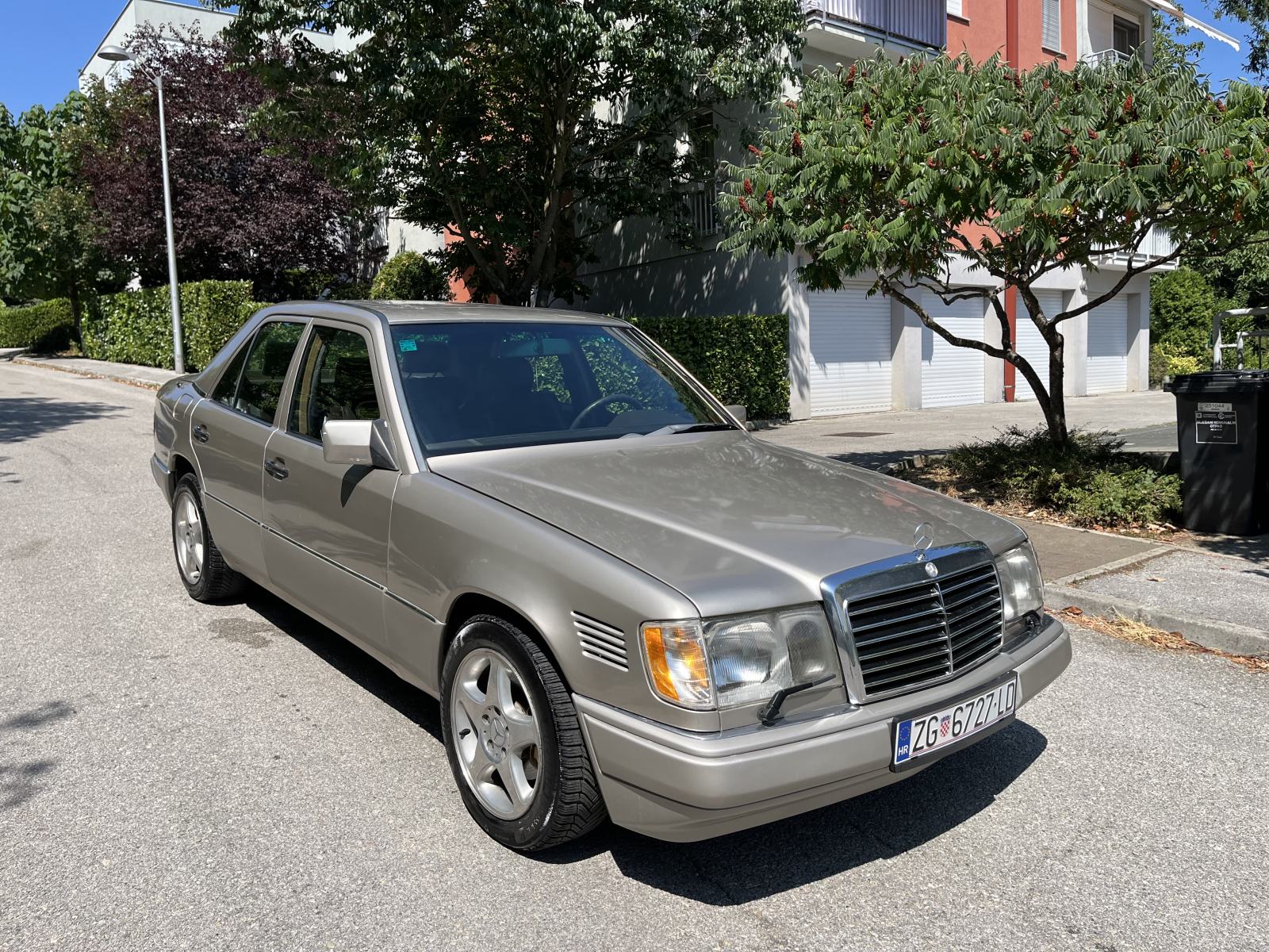 Mercedes-Benz W124 300TD 4Matic Automatik Nivoregulirung Reg 1god, pogled izvana - slika 1