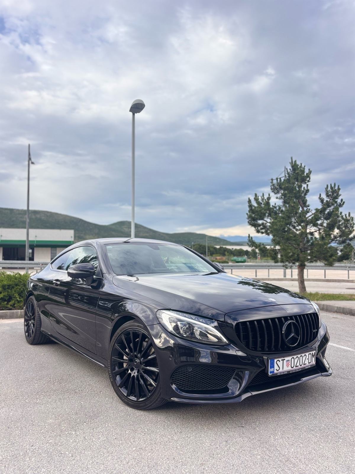 Mercedes-Benz W205 Coupe 220d AMG, pogled izvana - slika 1
