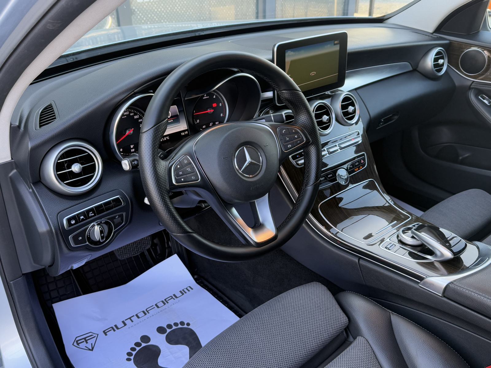 Mercedes C 220 CDI ** AVANTGARDE, DISTRONIC, VELIKA NAVI, ALU 17 **, fotografija 9