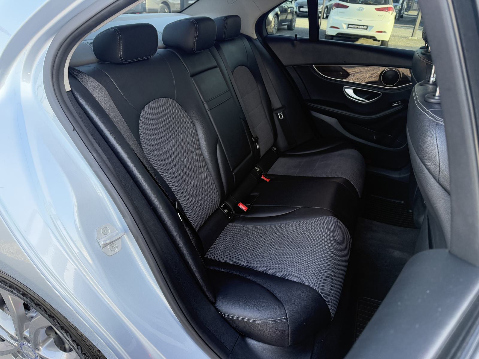 Mercedes C 220 CDI ** AVANTGARDE, DISTRONIC, VELIKA NAVI, ALU 17 **, fotografija 19