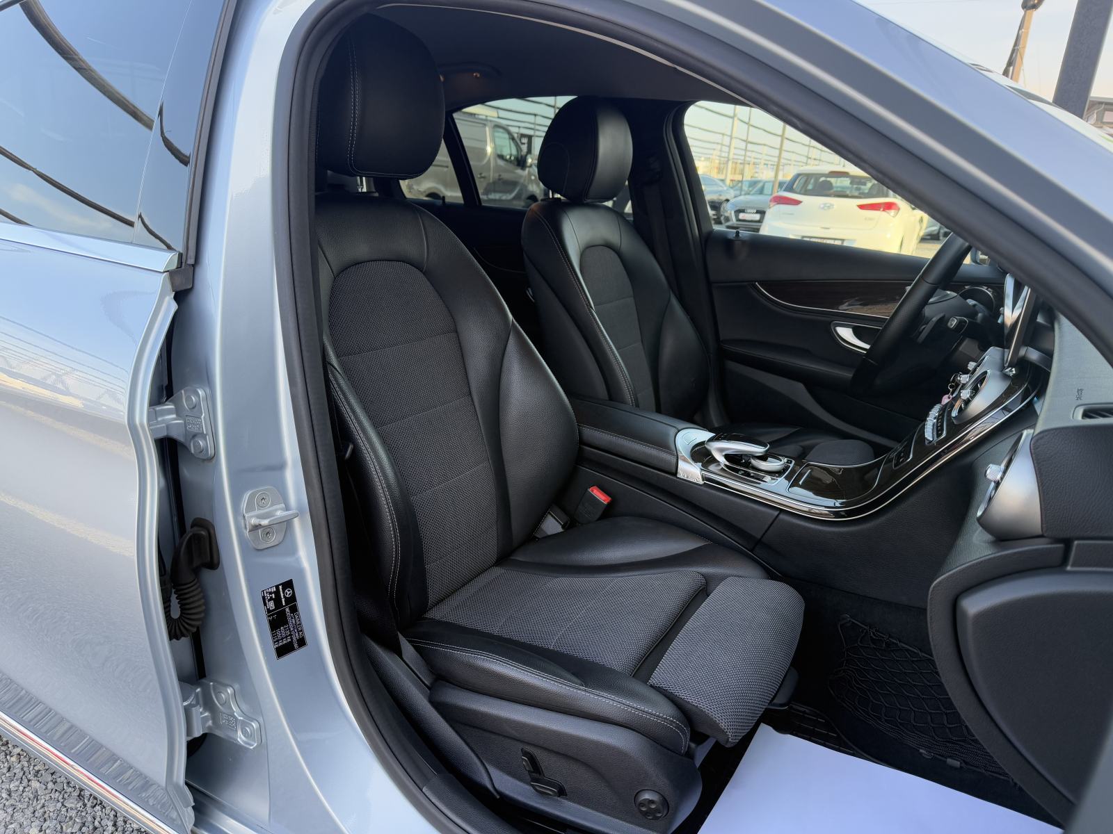 Mercedes C 220 CDI ** AVANTGARDE, DISTRONIC, VELIKA NAVI, ALU 17 **, fotografija 16