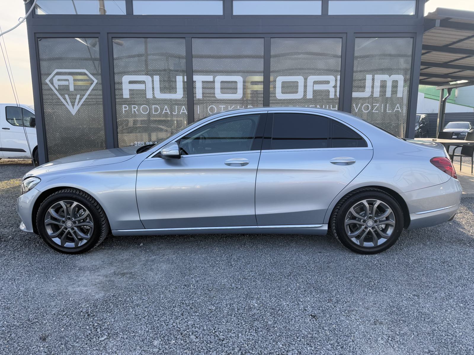 Mercedes C 220 CDI ** AVANTGARDE, DISTRONIC, VELIKA NAVI, ALU 17 **, fotografija 7