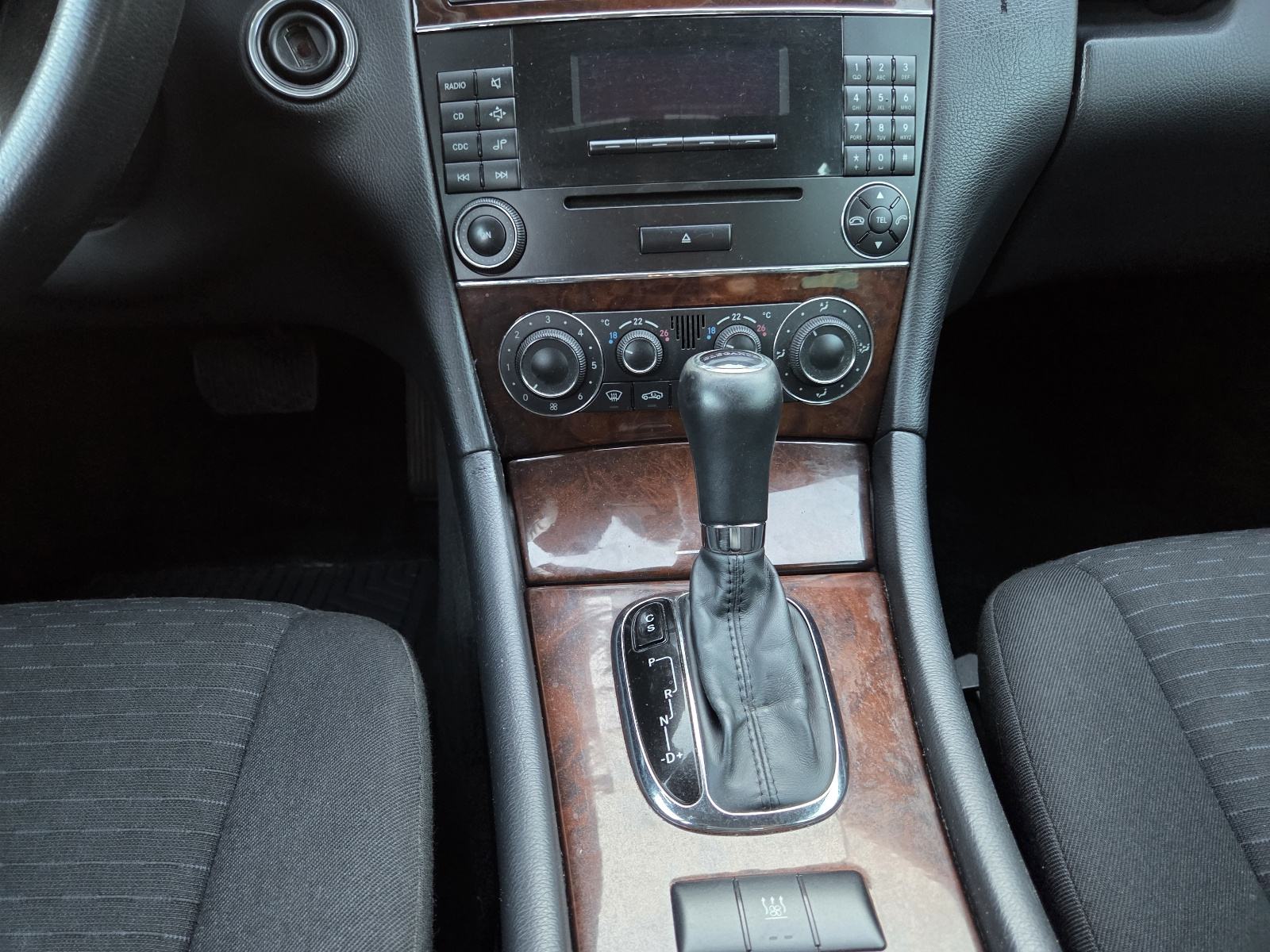 MERCEDES C 220 cdi FACELIFT AUTOMATIK ELEGANCE PANORAMA XENON, fotografija 14