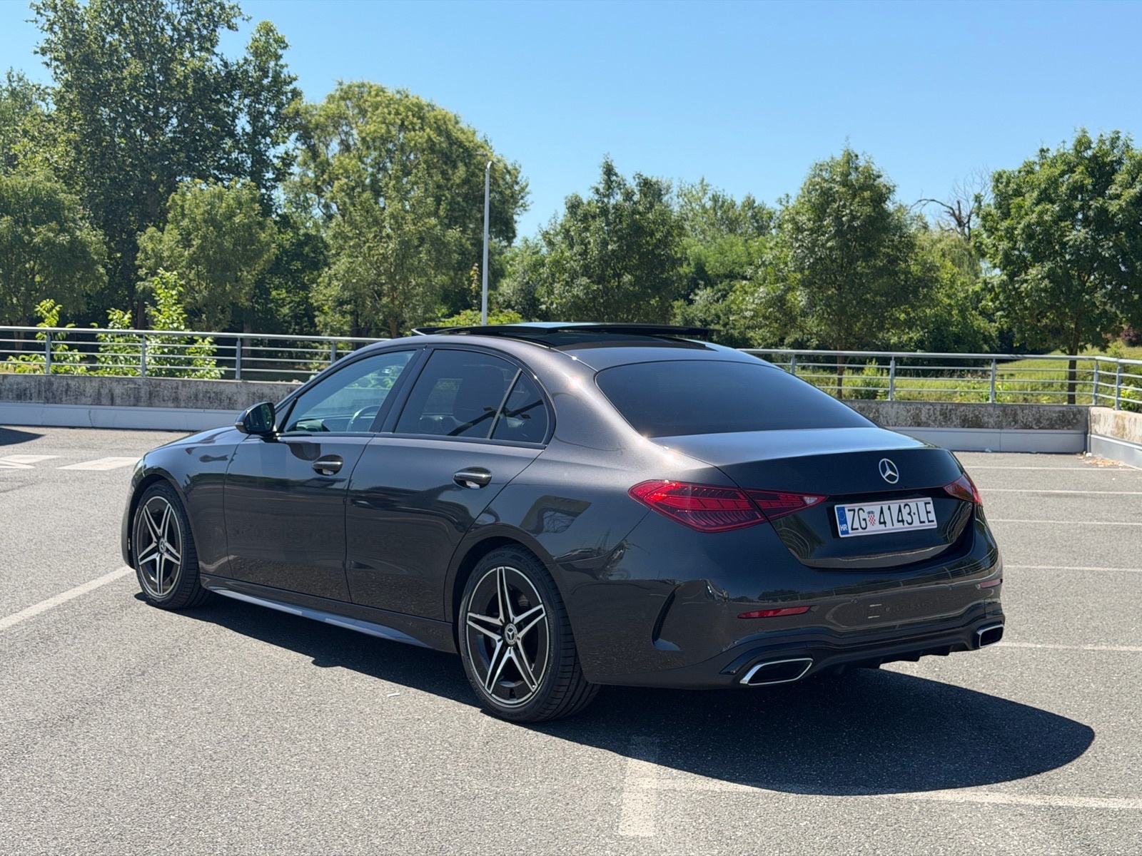 Mercedes C 220d – AMG Line + Night – Panorama, fotografija 5