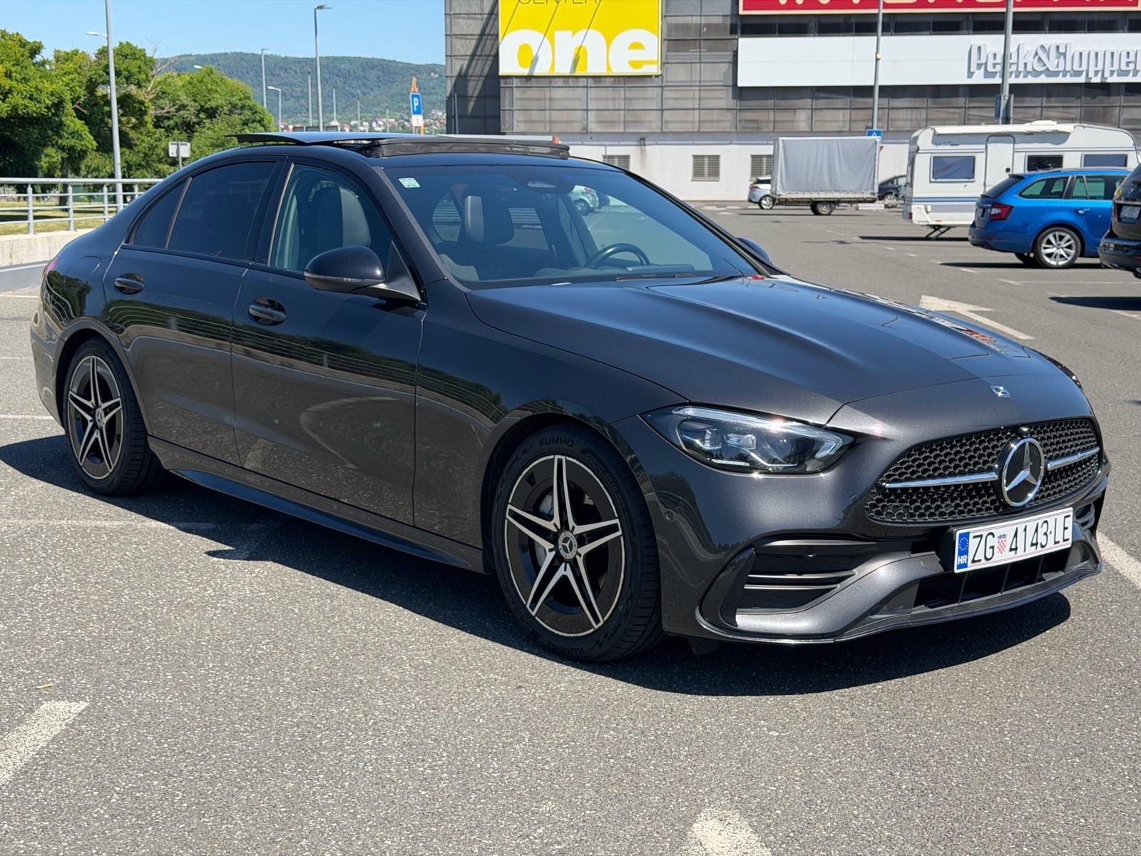 Mercedes C 220d – AMG Line + Night – Panorama, fotografija 1