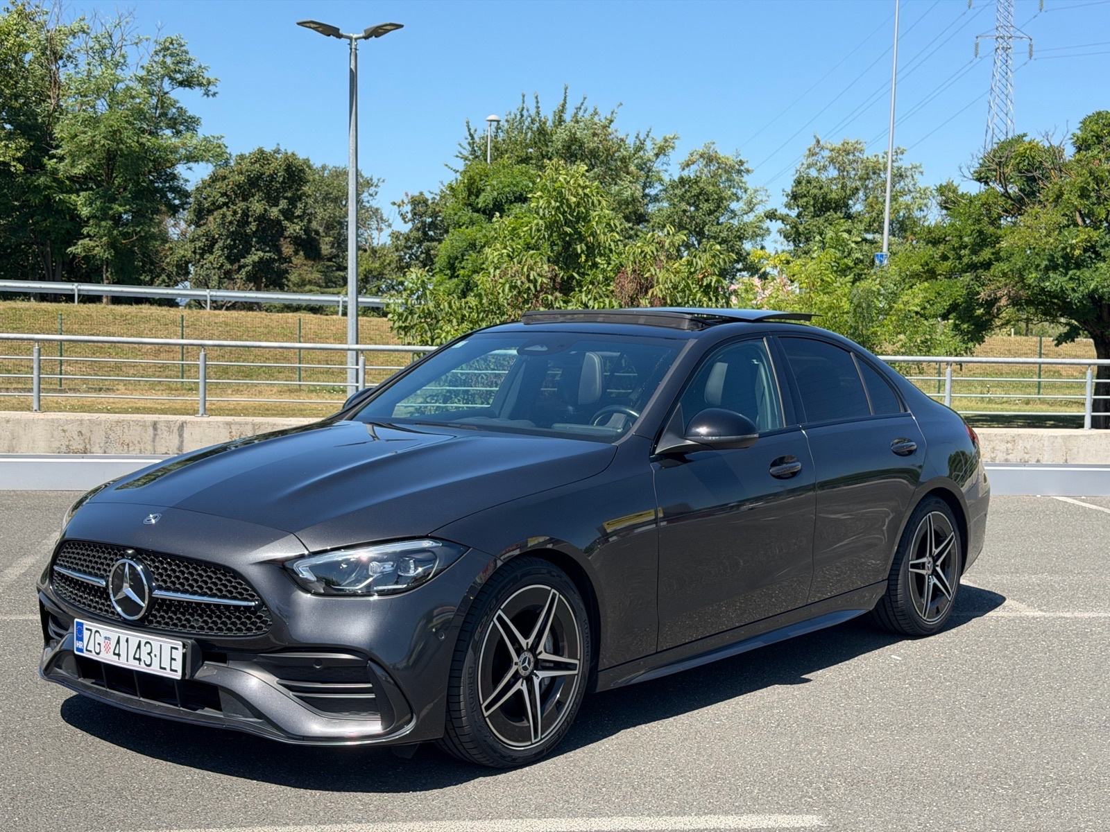 Mercedes C 220d – AMG Line + Night – Panorama, fotografija 3