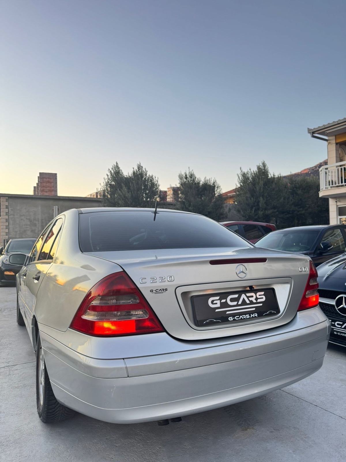 Mercedes C-klasa 220 CDI —Mod 2004—REG.GOD.DANA—NAVI—KAMERA—TOP STANJE, fotografija 5