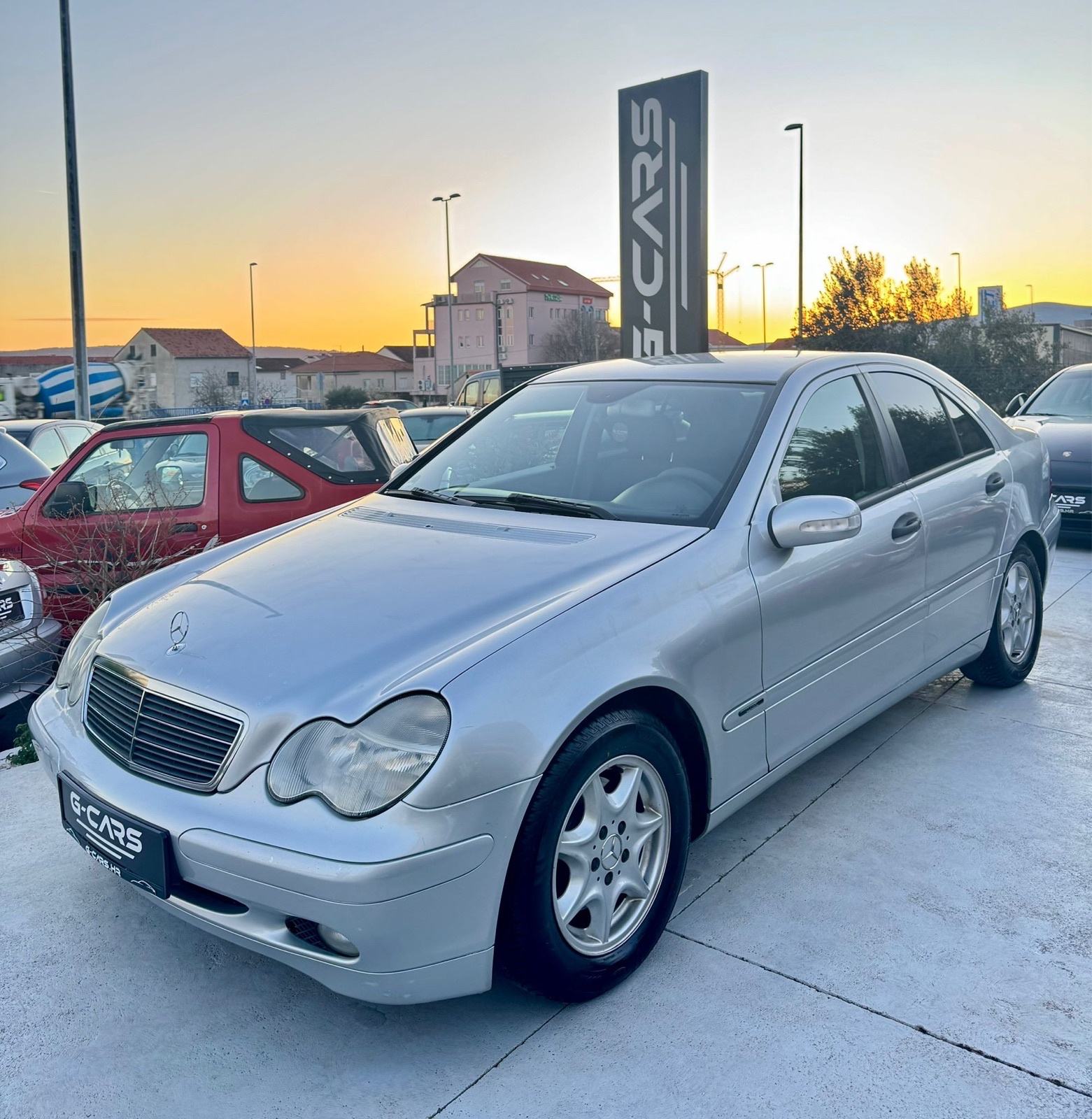 Mercedes C-klasa 220 CDI —Mod 2004—REG.GOD.DANA—NAVI—KAMERA—TOP STANJE, fotografija 2
