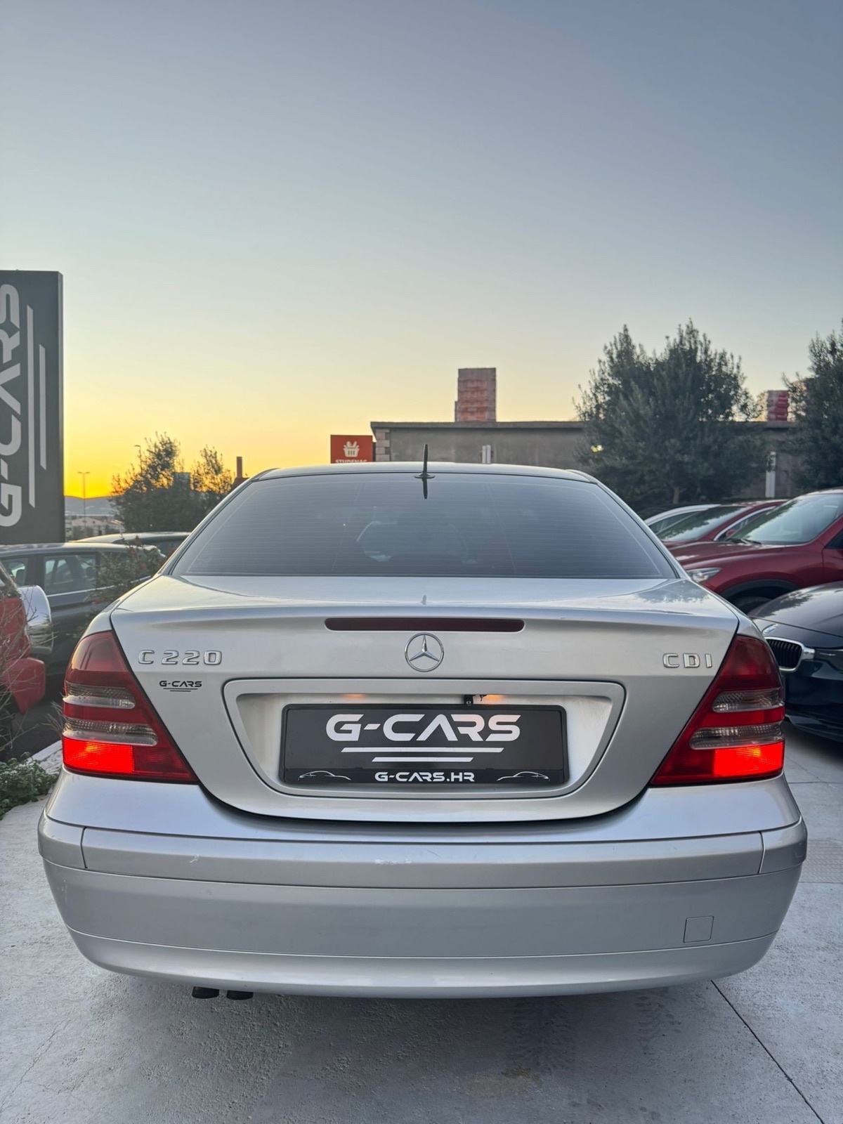 Mercedes C-klasa 220 CDI —Mod 2004—REG.GOD.DANA—NAVI—KAMERA—TOP STANJE, fotografija 6