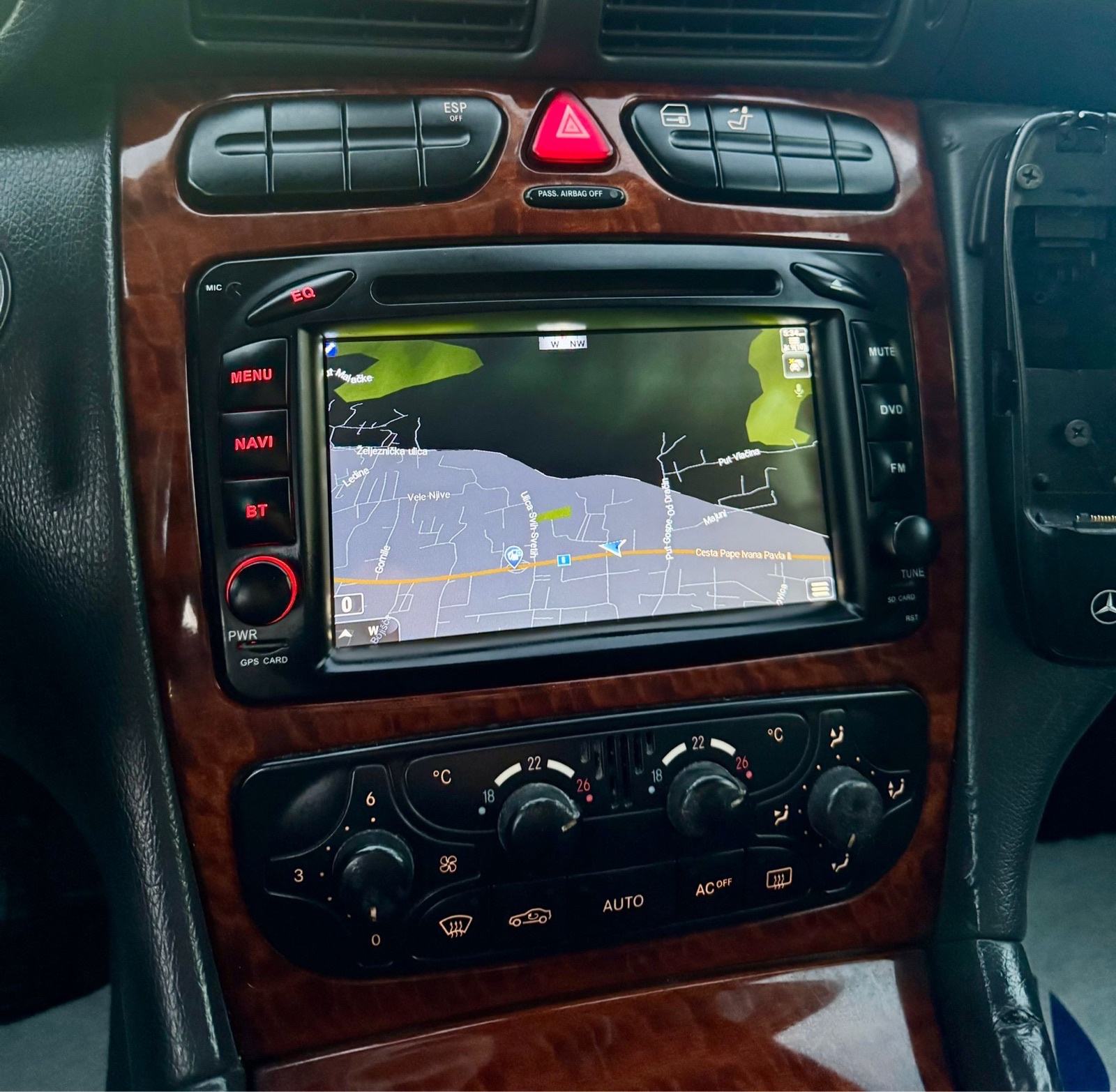 Mercedes C-klasa 220 CDI —Mod 2004—REG.GOD.DANA—NAVI—KAMERA—TOP STANJE, fotografija 16