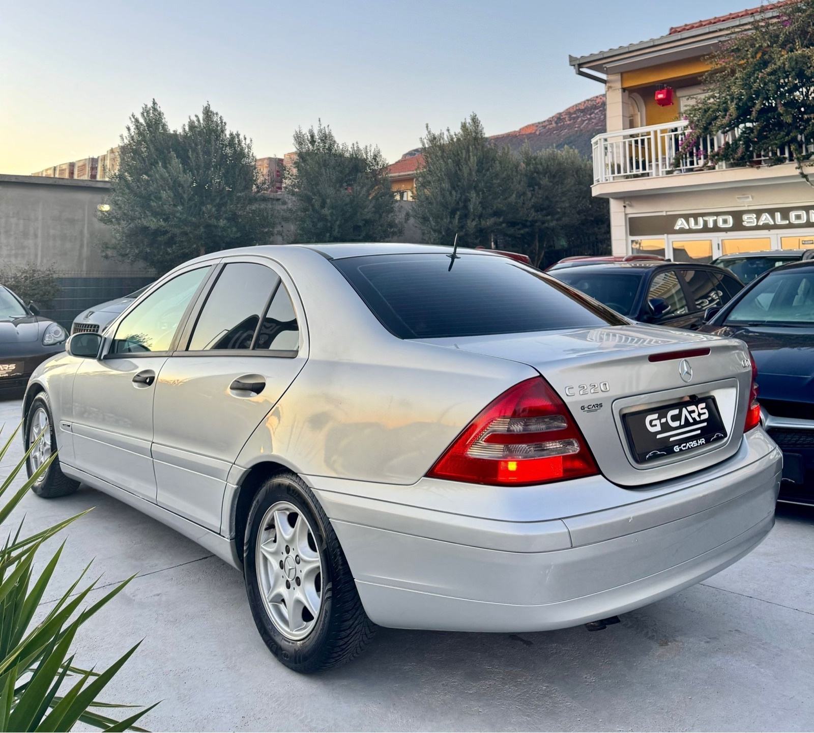 Mercedes C-klasa 220 CDI —Mod 2004—REG.GOD.DANA—NAVI—KAMERA—TOP STANJE, fotografija 4