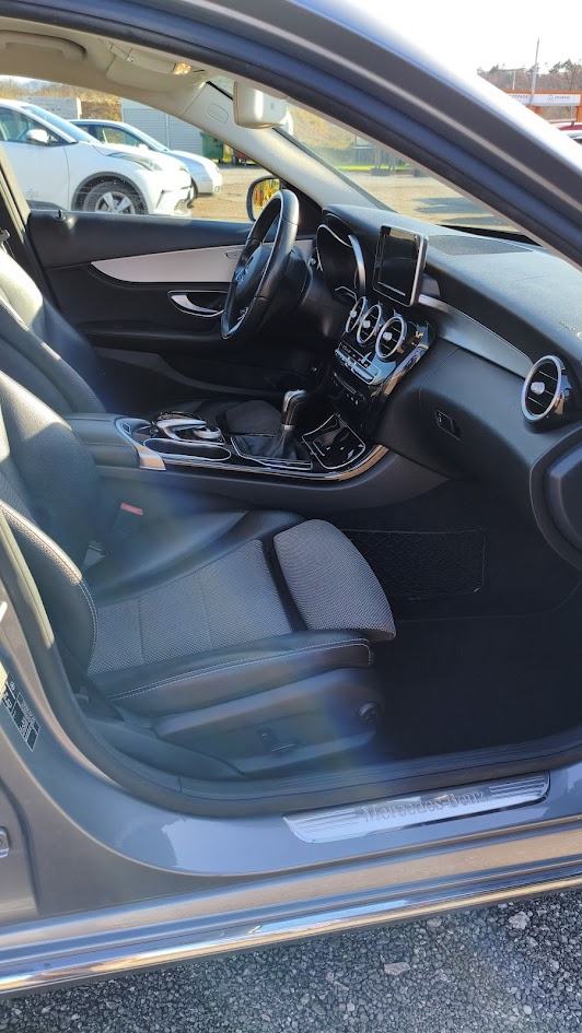 Mercedes C180 (175.000 km, reg. do 7.2027., 2015. godište), fotografija 6