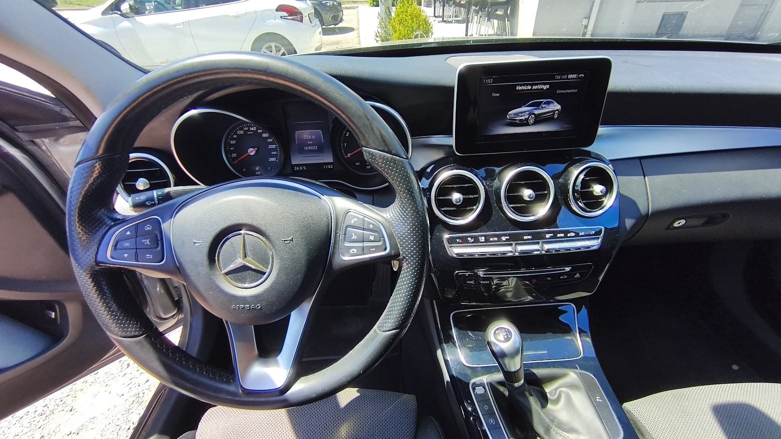 Mercedes C180 (175.000 km, reg. do 7.2027., 2015. godište), fotografija 10