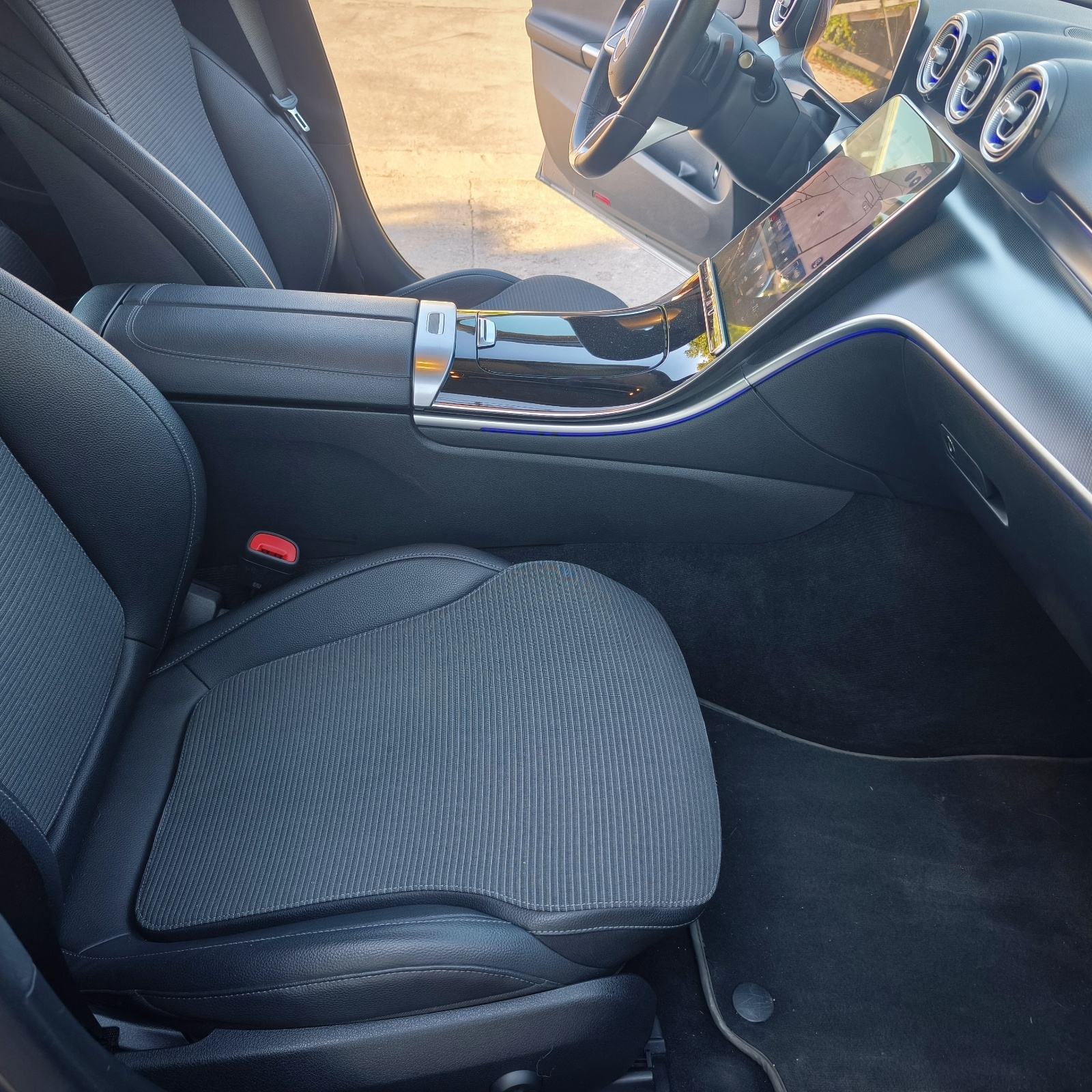 Mercedes C200d Avantgarde (2023) – Reg. 1 god. / Nove gume, fotografija 10