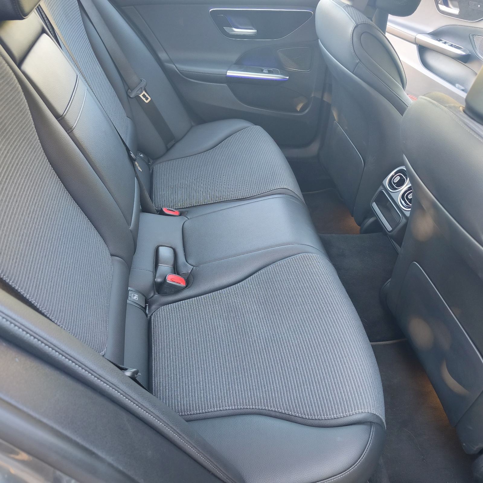 Mercedes C200d Avantgarde (2023) – Reg. 1 god. / Nove gume, fotografija 11