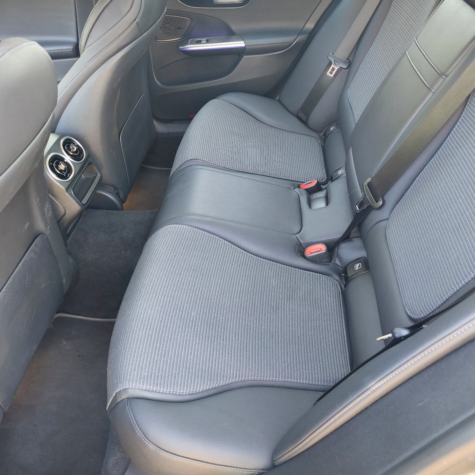 Mercedes C200d Avantgarde (2023) – Reg. 1 god. / Nove gume, fotografija 12