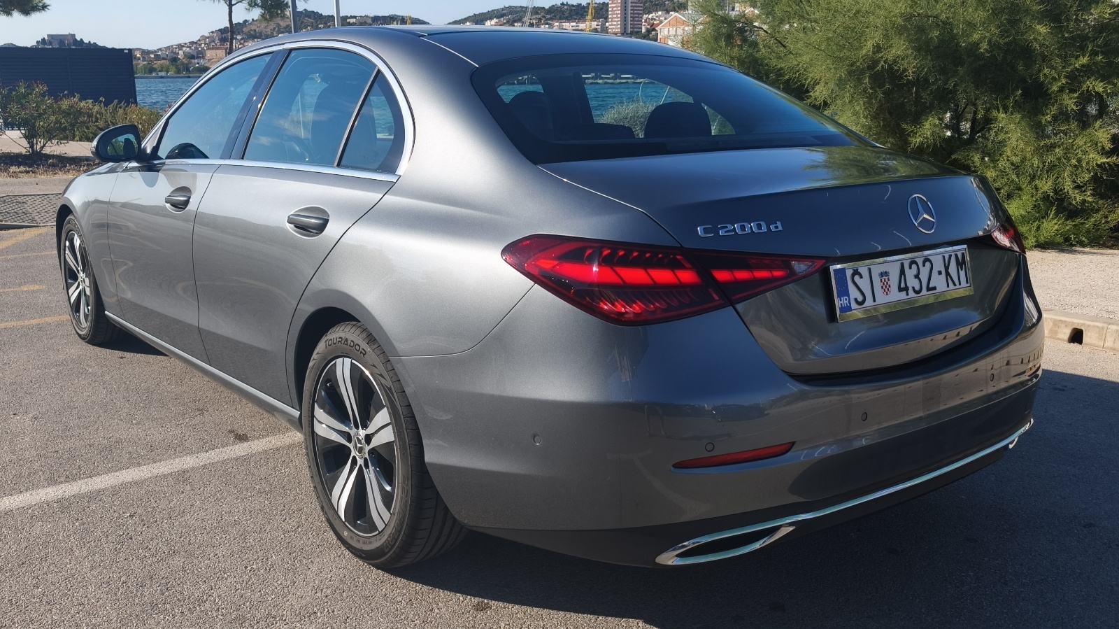 Mercedes C200d Avantgarde (2023) – Reg. 1 god. / Nove gume, fotografija 4