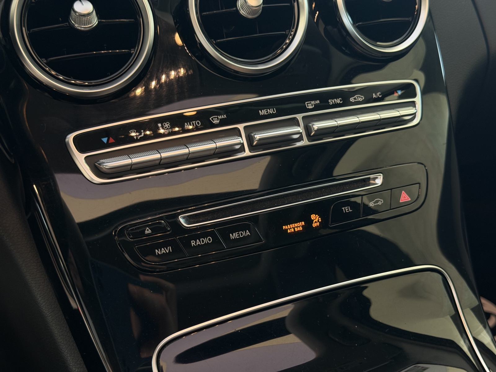 Mercedes C220d Avantgarde Aut. - LED, koža, panorama, reg. 02/2027, fotografija 14