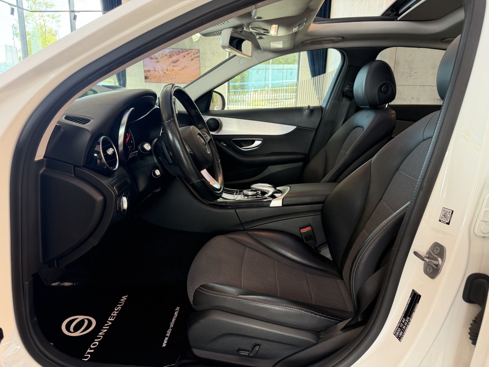 Mercedes C220d Avantgarde Aut. - LED, koža, panorama, reg. 02/2027, fotografija 17