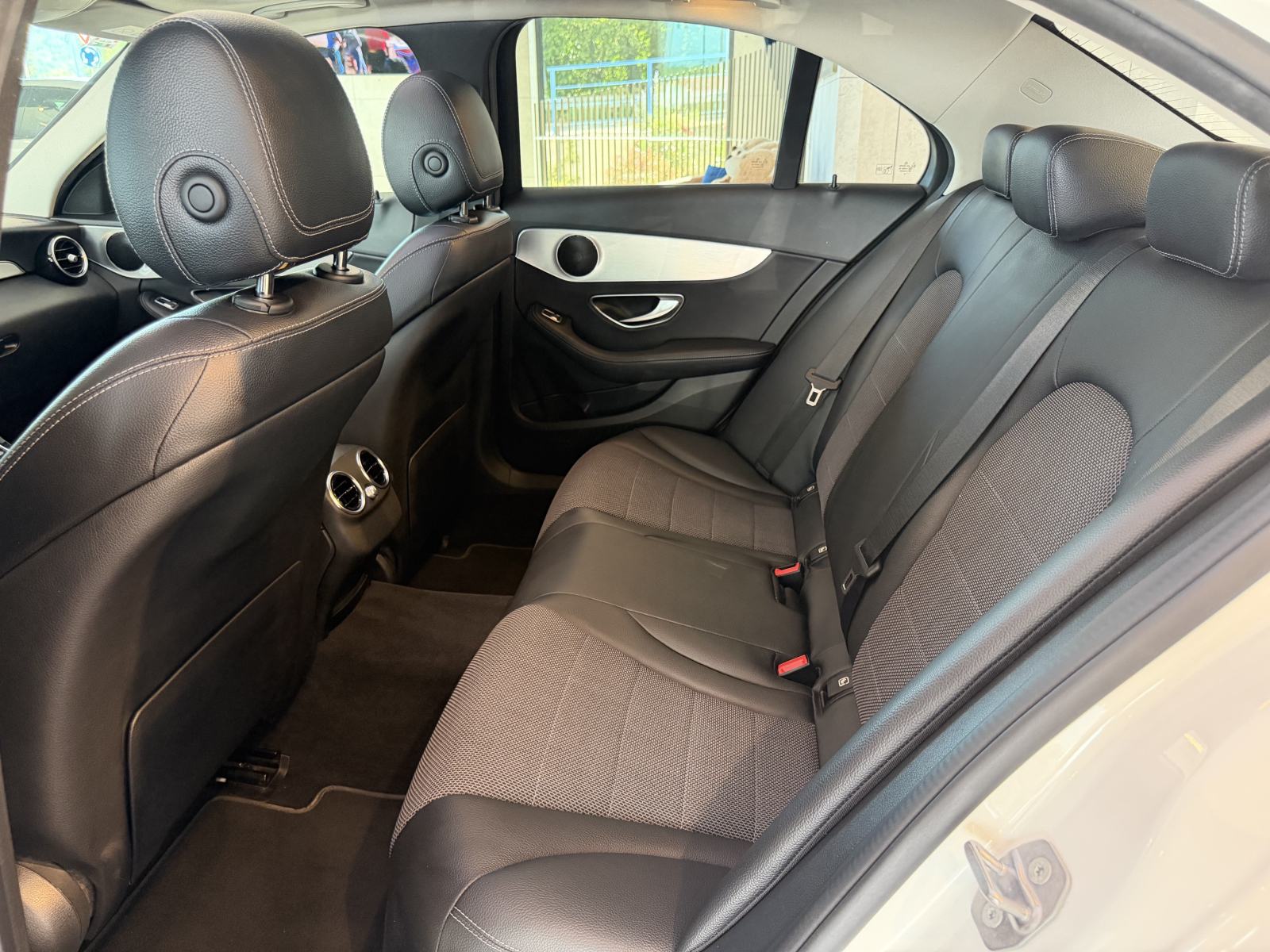 Mercedes C220d Avantgarde Aut. - LED, koža, panorama, reg. 02/2027, fotografija 10