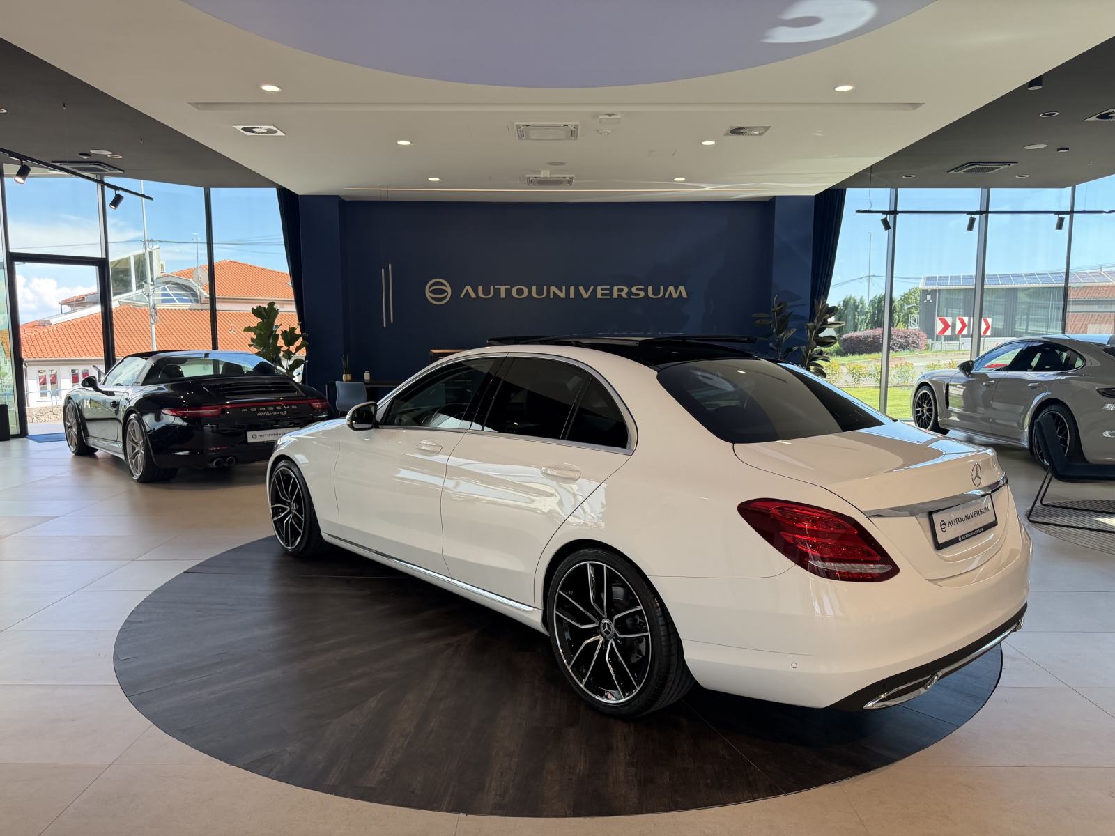 Mercedes C220d Avantgarde Aut. - LED, koža, panorama, reg. 02/2027, pogled izvana - slika 3
